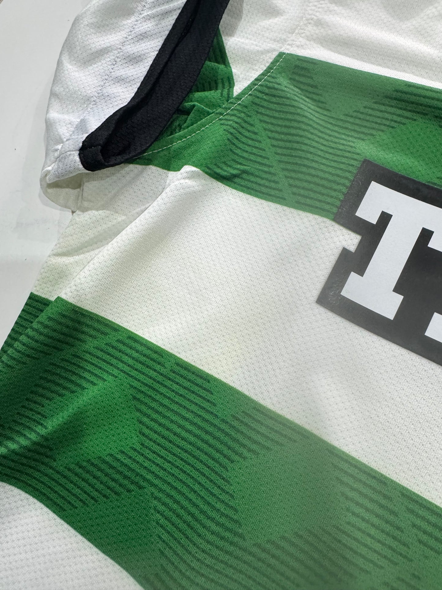 Celtic 2010/11 home shirt medium BNWT
