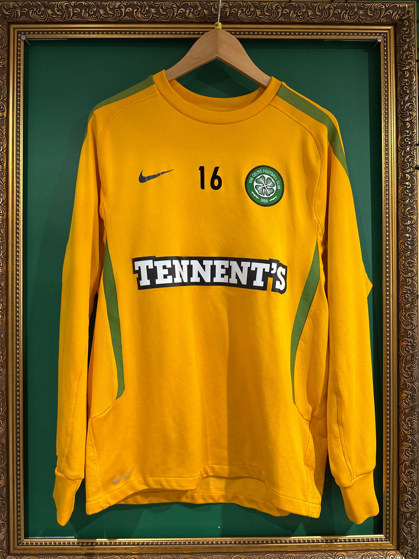 Joe Ledley worn Celtic training sweatshirt medium