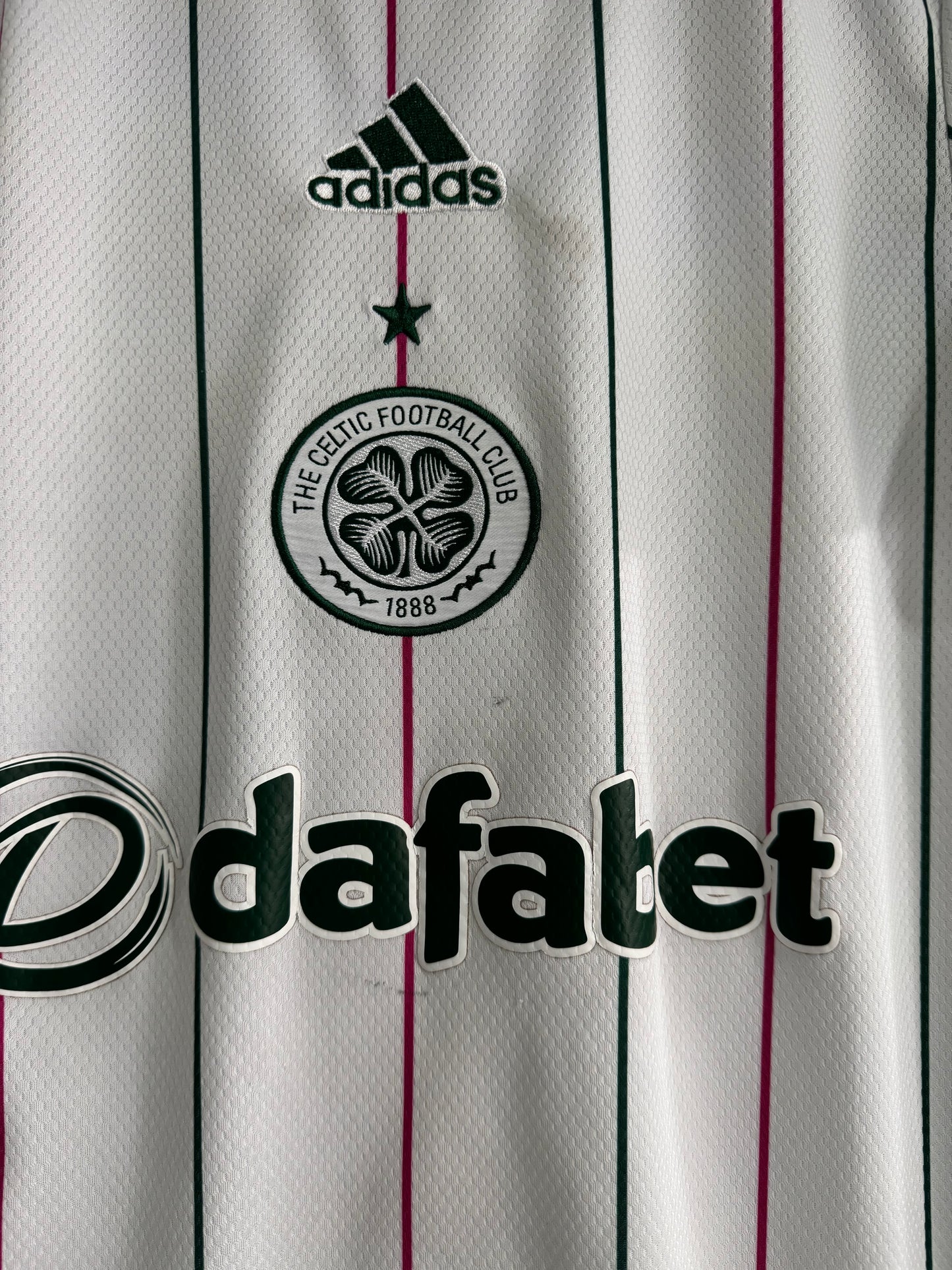 Celtic 2021/22 third shirt small