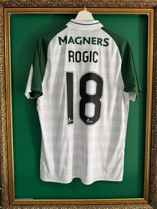 Celtic 2018/19 away shirt medium Rogic 18