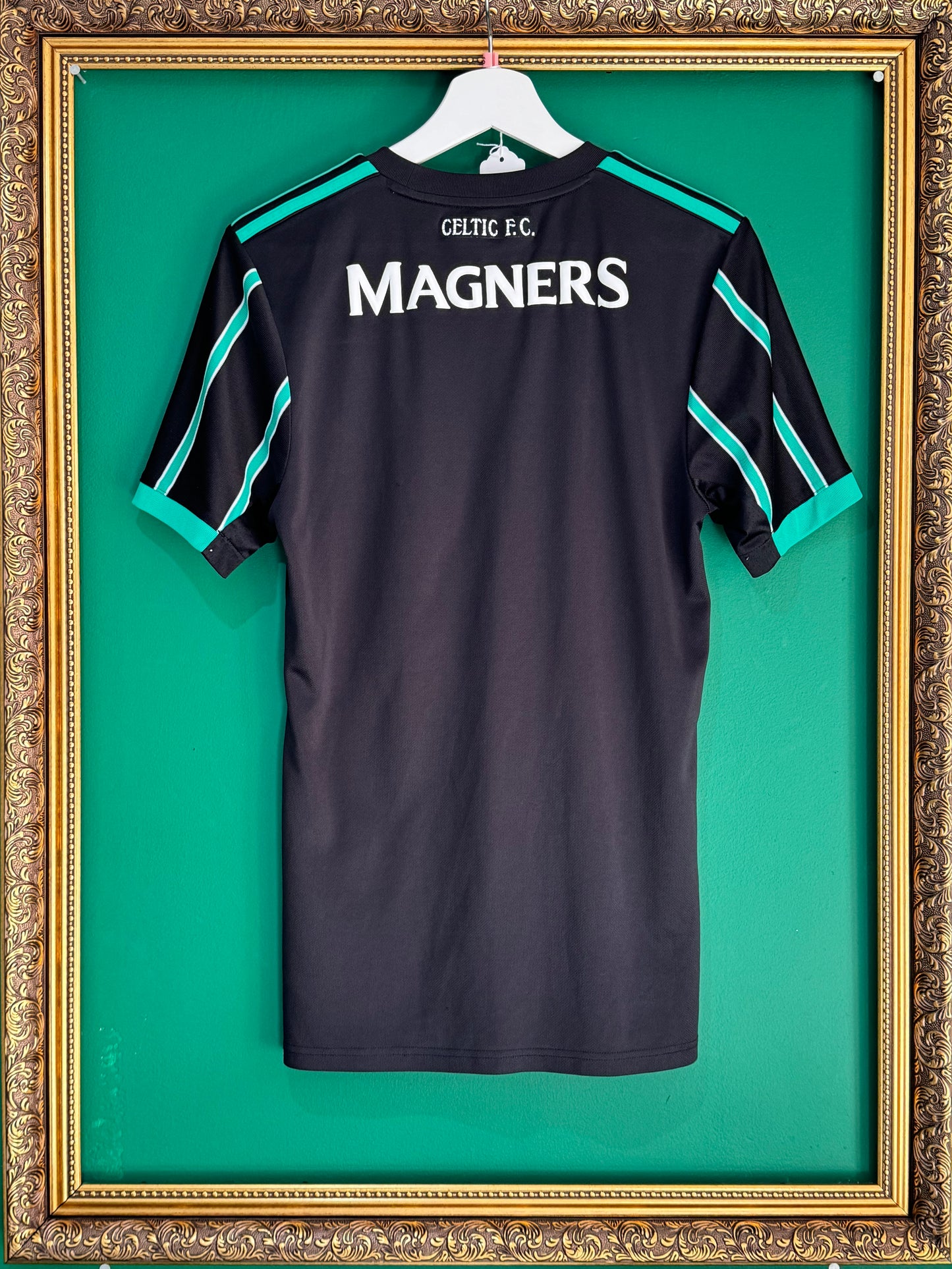 Celtic 2022/23 away small