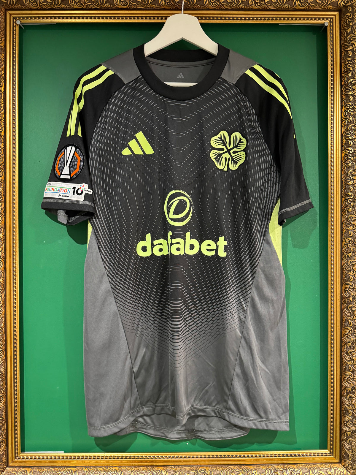 Celtic 2025/26 third goalkeeper shirt large Sinisalo 13 Europa League