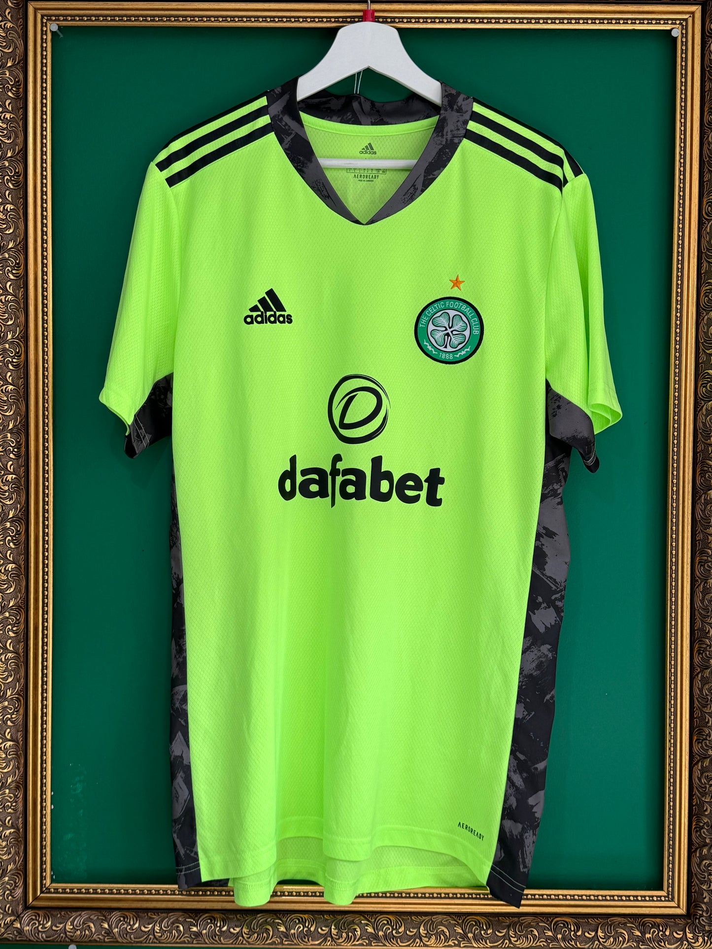 Celtic 2020/21 away goalkeeper large