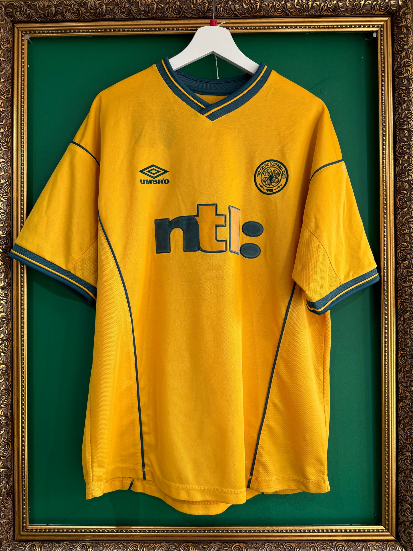 Celtic 2000/02 away large Larsson 7