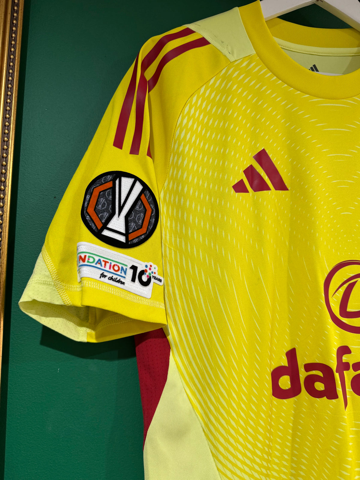 Celtic 2025/26 home goalkeeper shirt large Sinisalo 13 Europa League