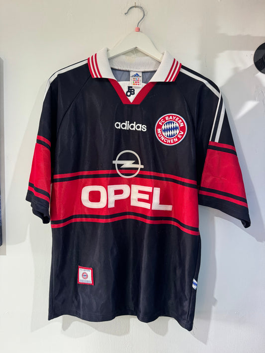 Bayern Munich 1997/99 home small Elber 9