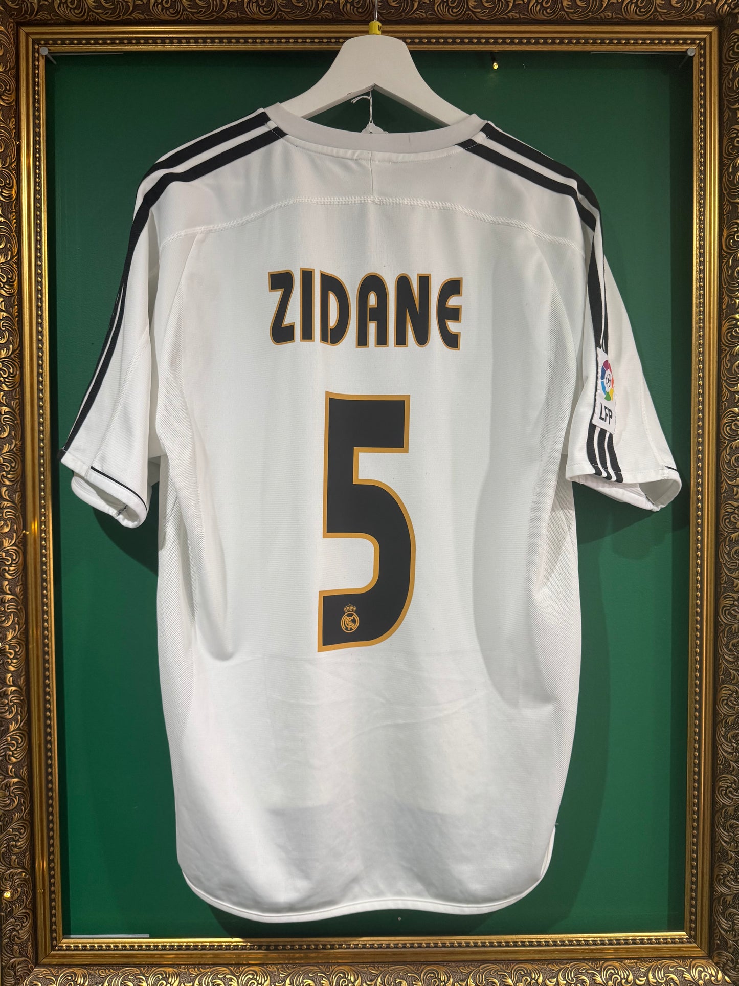 Real Madrid 2003/04 home shirt medium Zidane 5