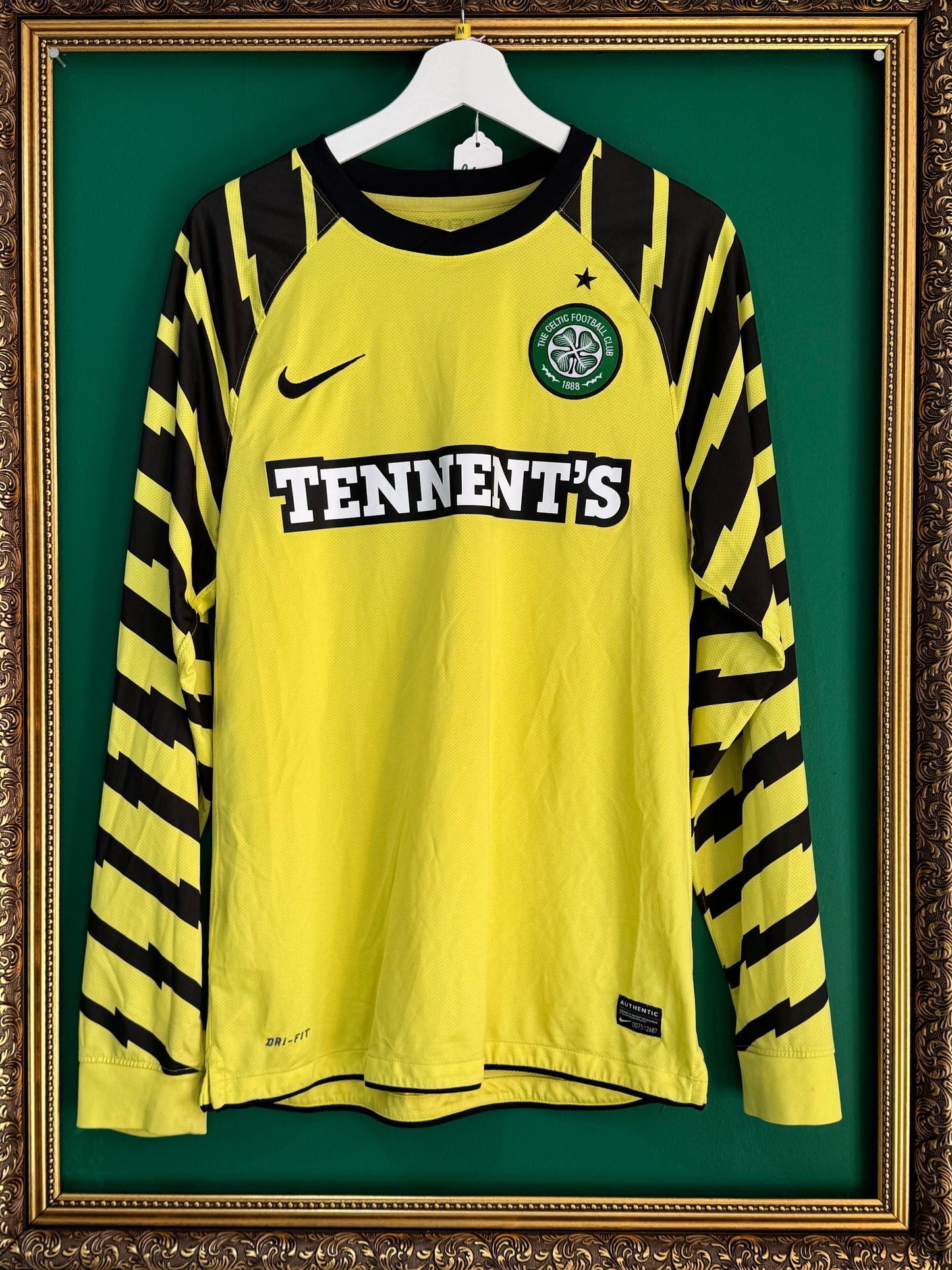 Celtic 2010/11 goalkeeper medium