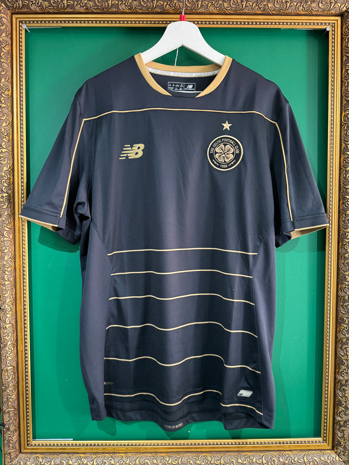 Celtic 2017/18 away shirt unsponsored large