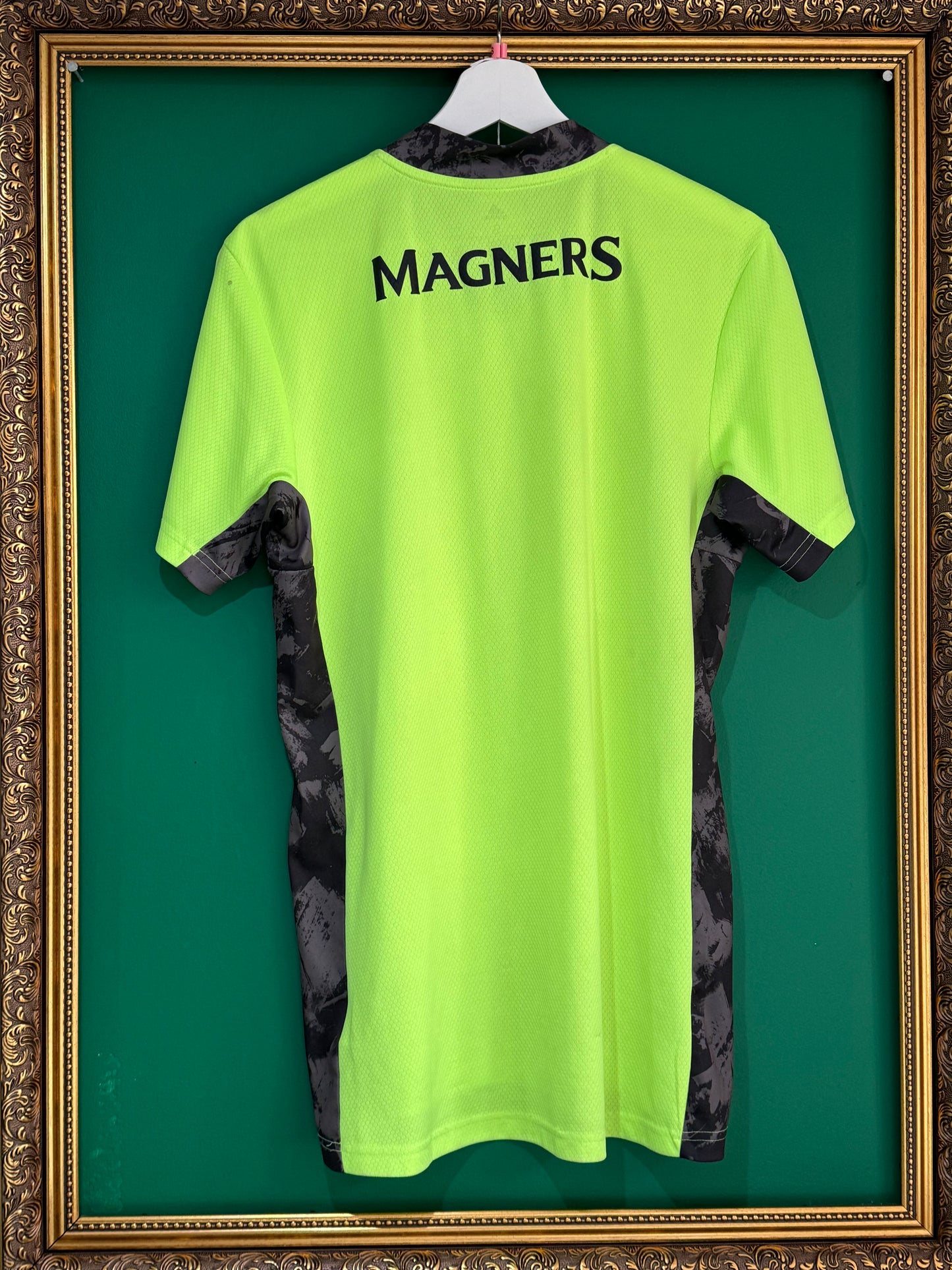 Celtic 202/21 away goalkeeper shirts small