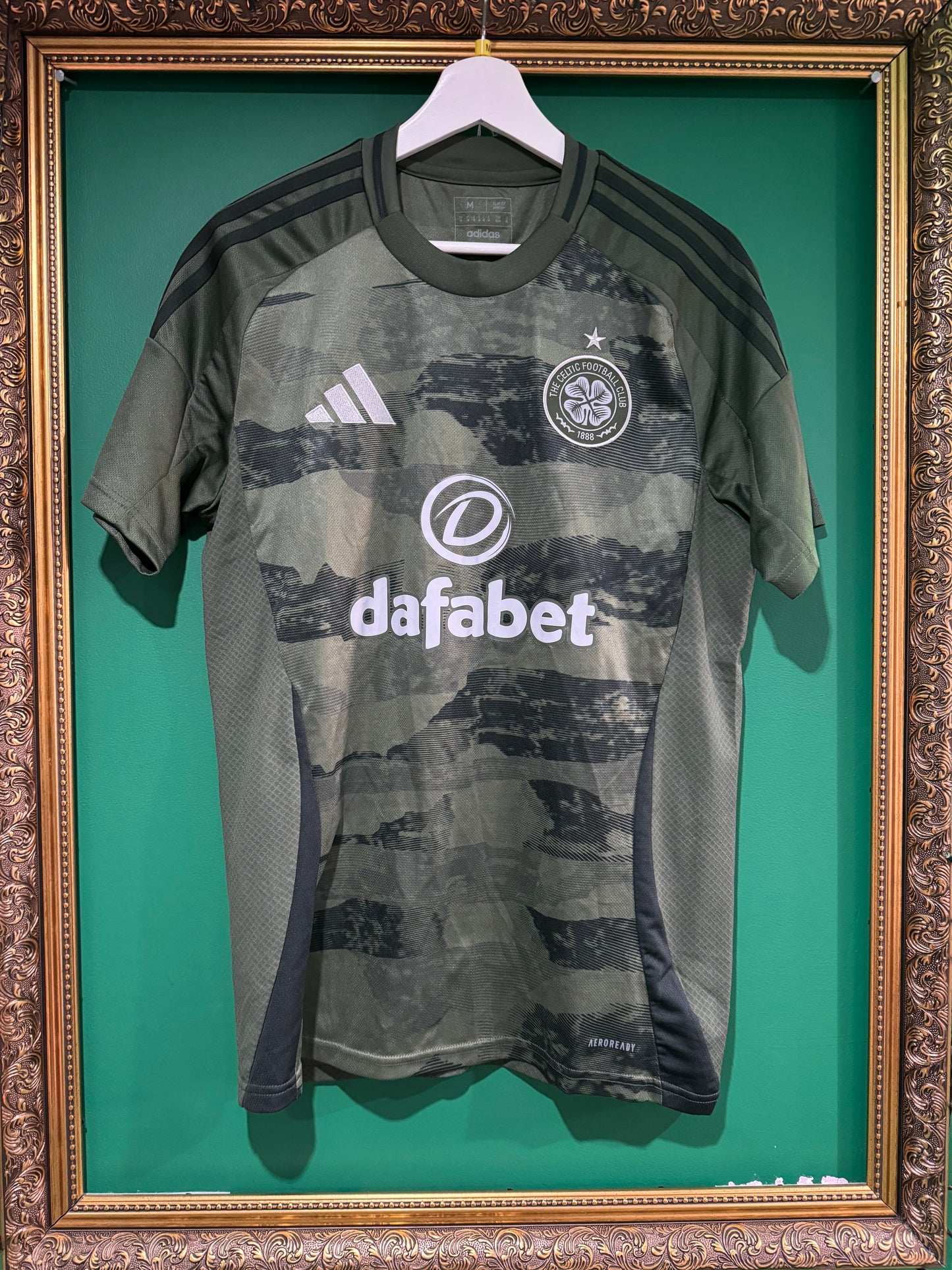 Celtic 2024/25 third shirt medium