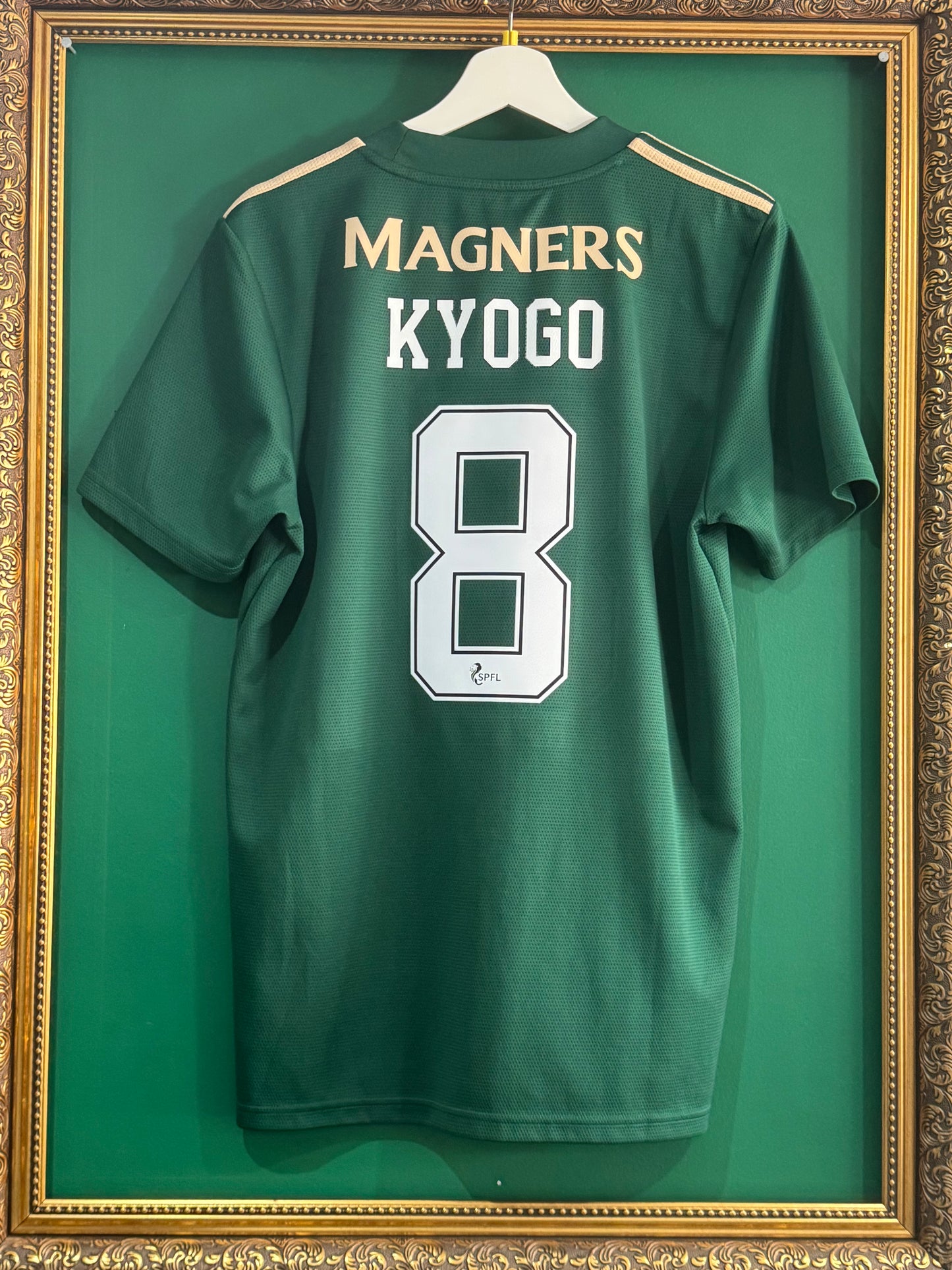Celtic 2021/22 away shirt medium Kyogo 8 (cup final embroidery)