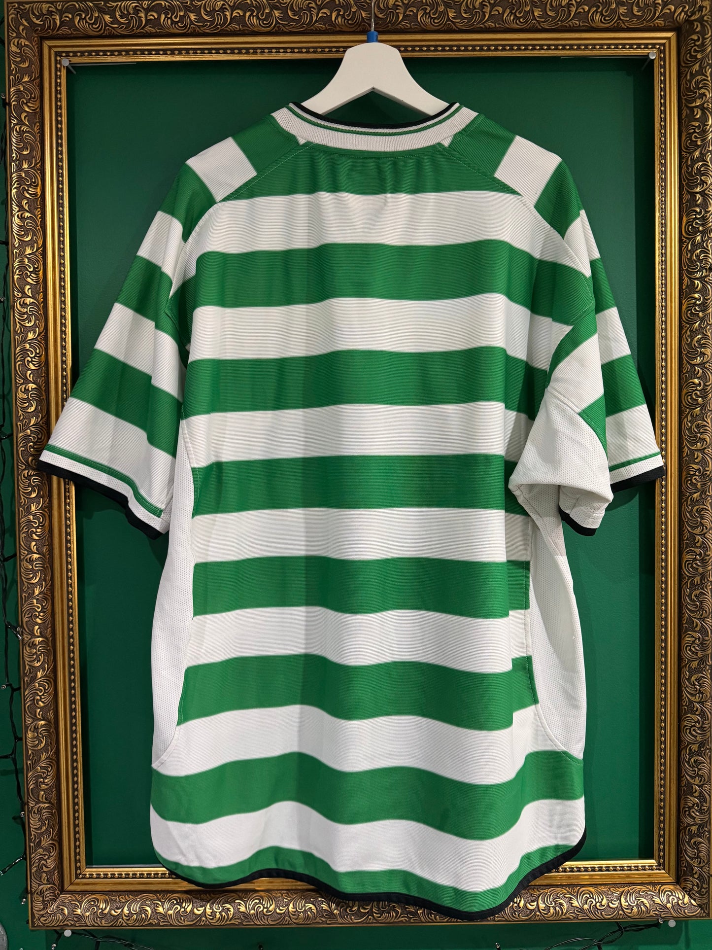 Celtic 2001/03 home shirt xxl signed by Tom Boyd