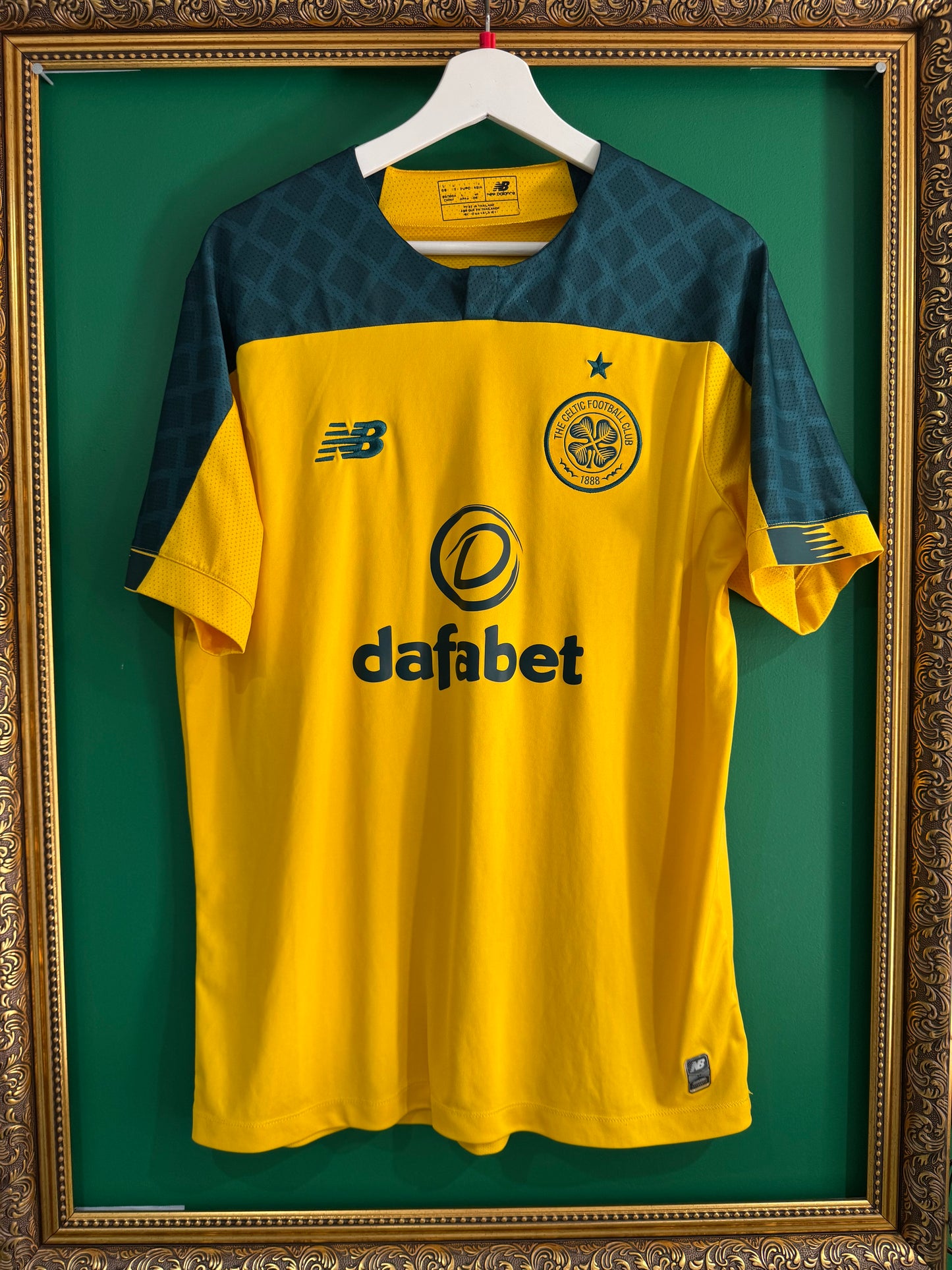 Celtic 2019/20 away shirt large Ajer 35