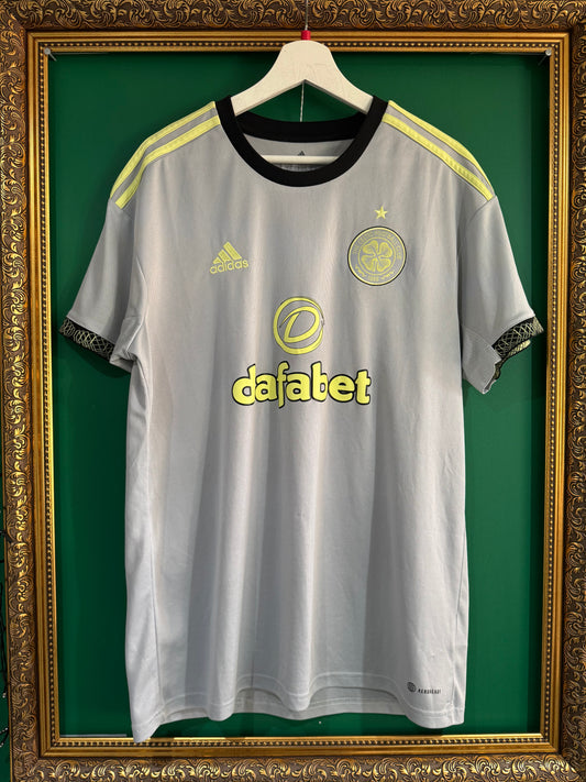 Celtic 2022/23 third shirt large