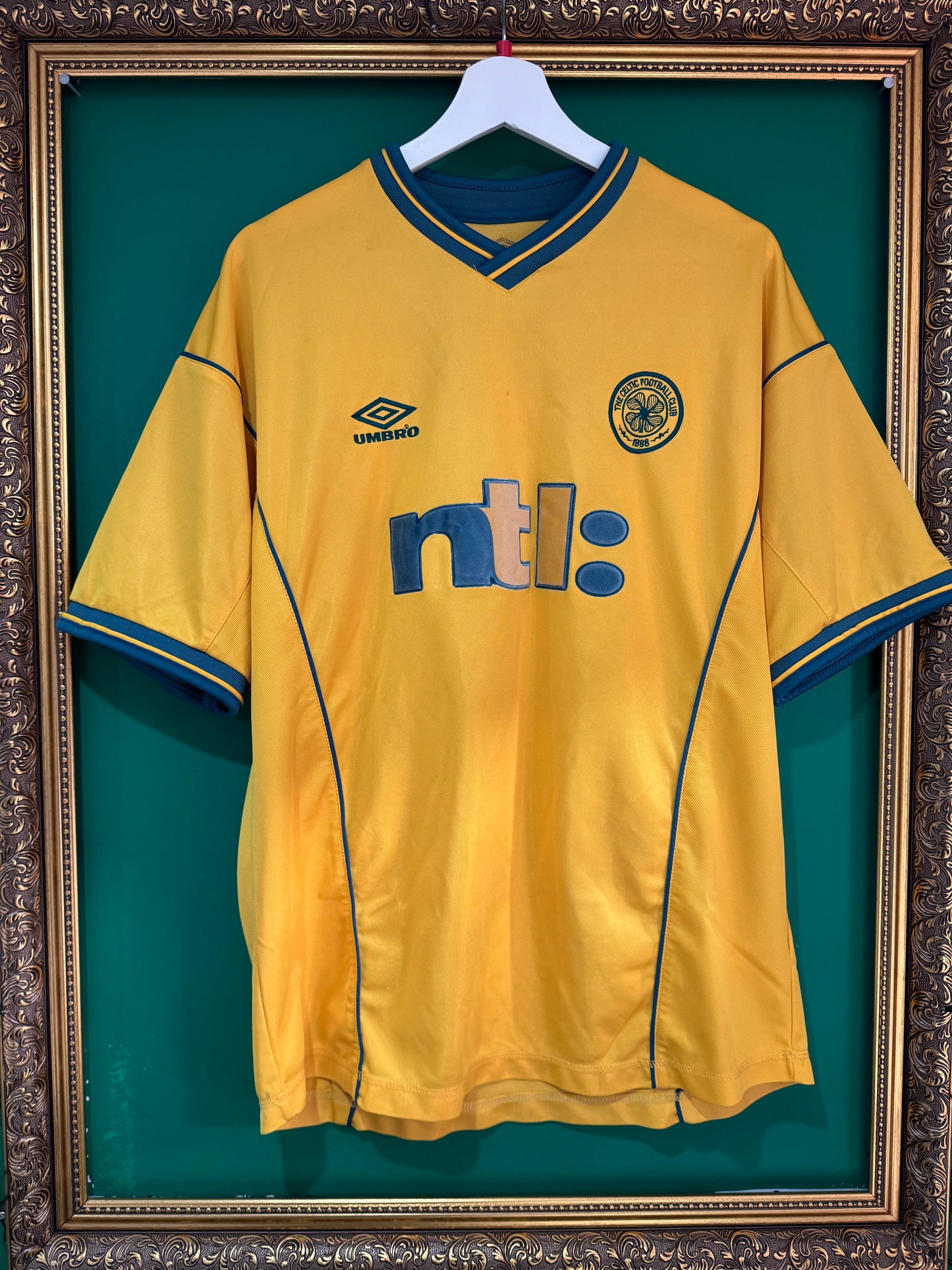 Celtic 2000/02 away large Petrov 19