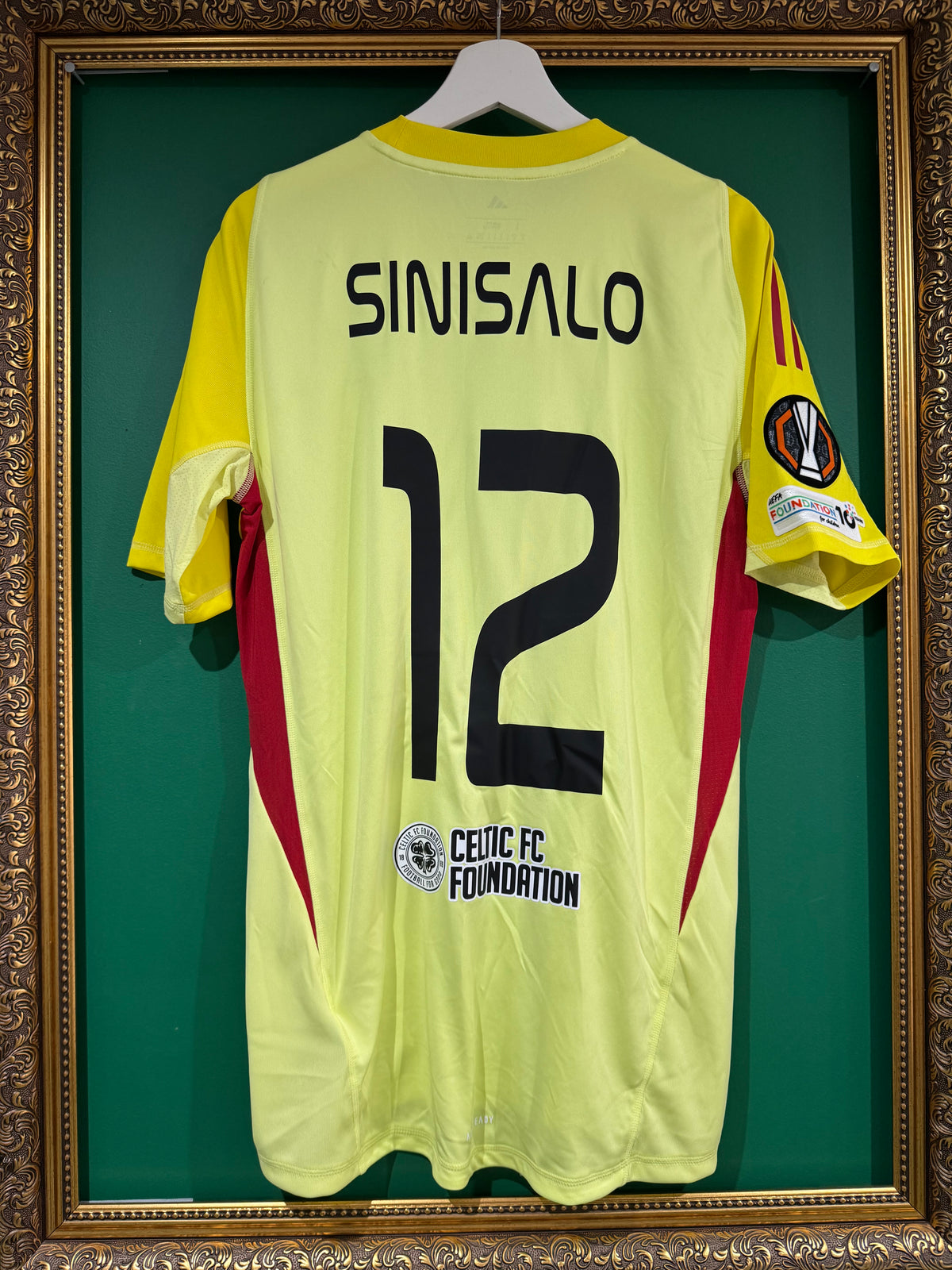 Celtic 2025/26 home goalkeeper shirt large Sinisalo 13 Europa League