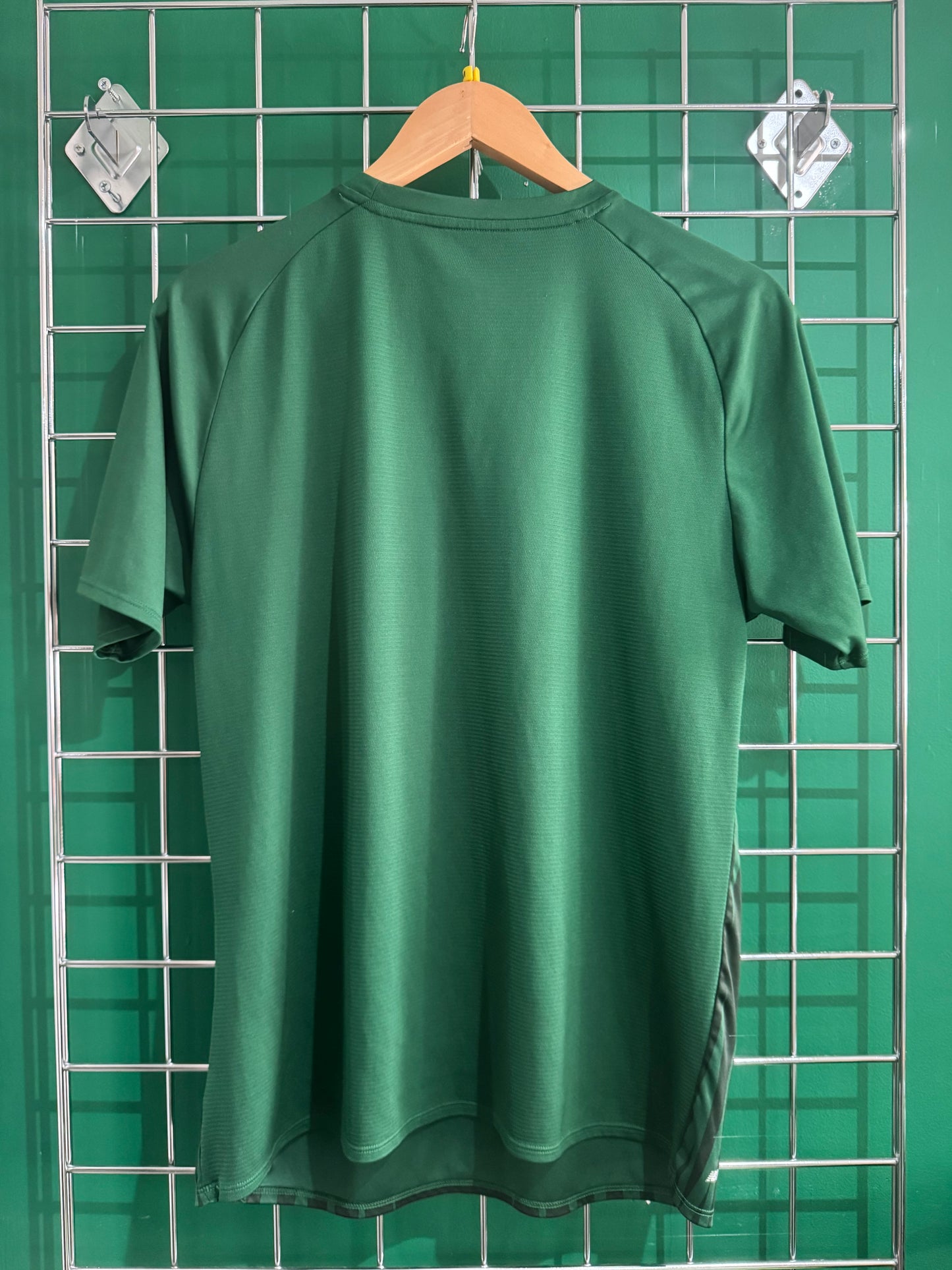 Emilio Izaguirre 3 worn training top
