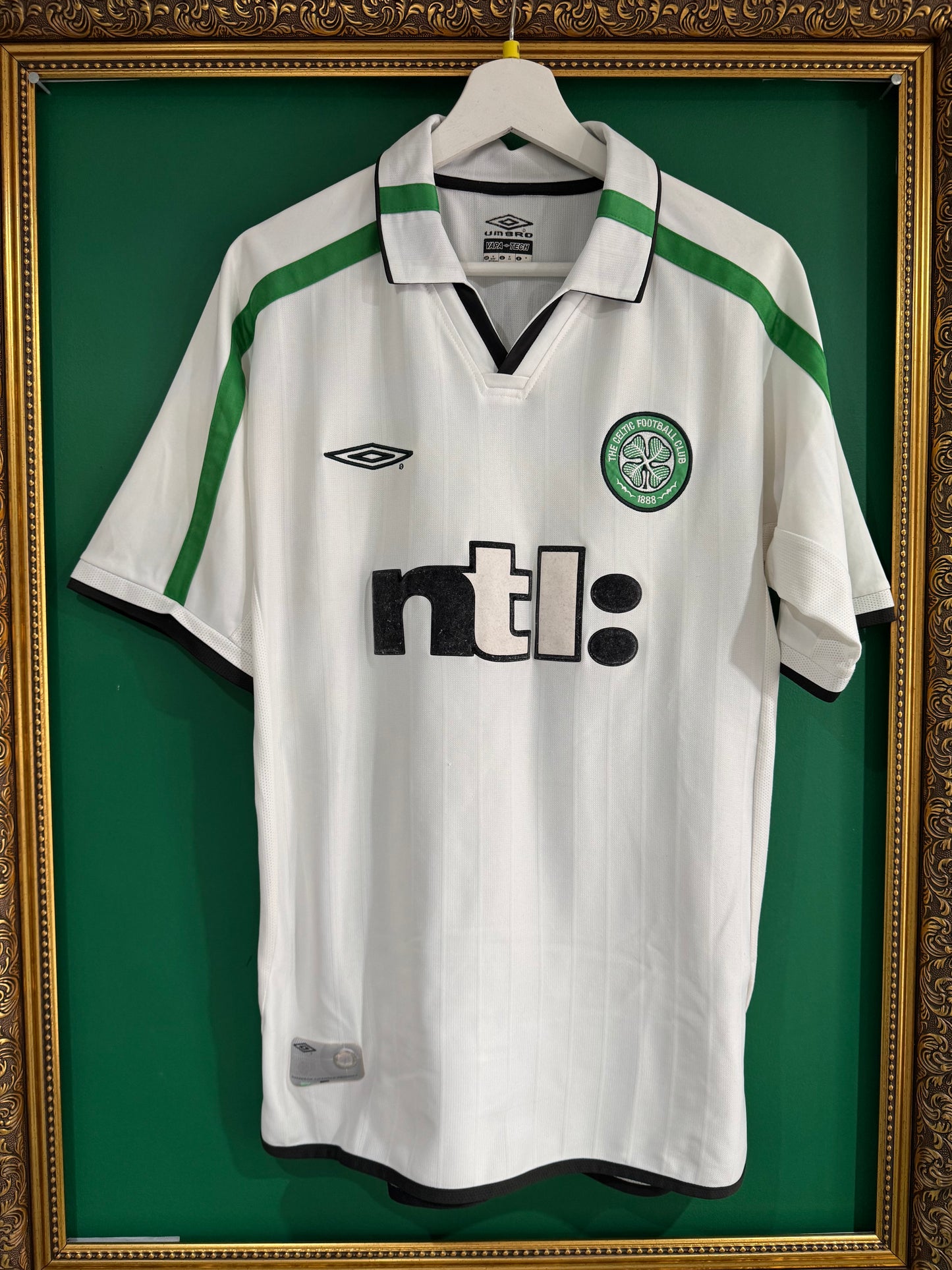 Celtic 2001/02 away shirt medium Moravcik 25