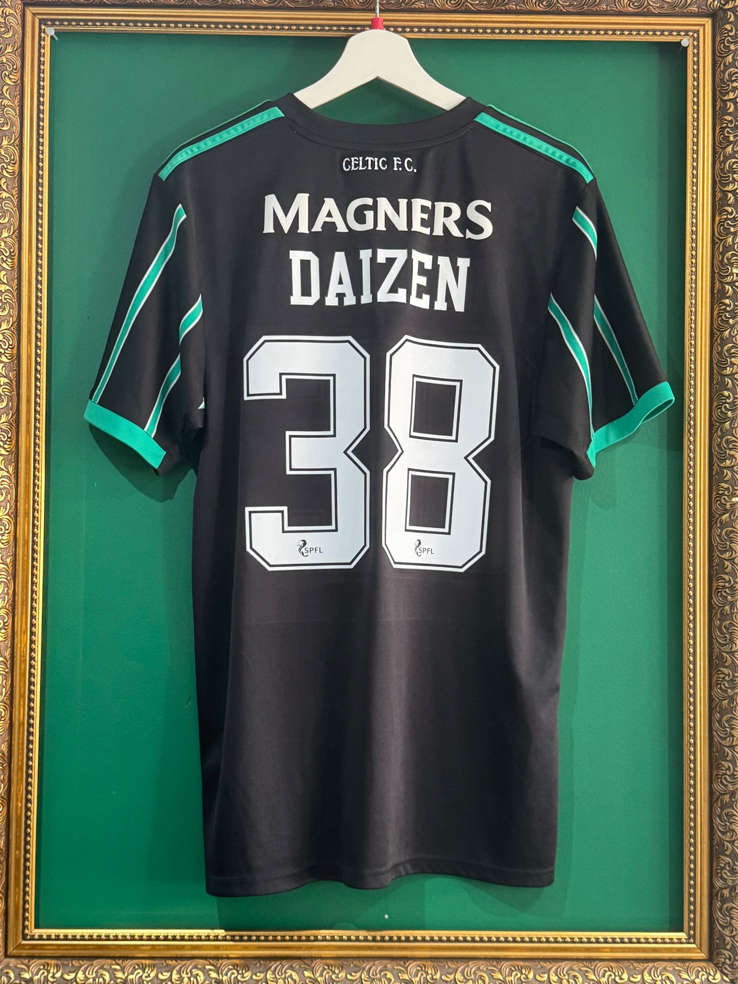 Celtic 2022/23 away shirt large Diazen 38