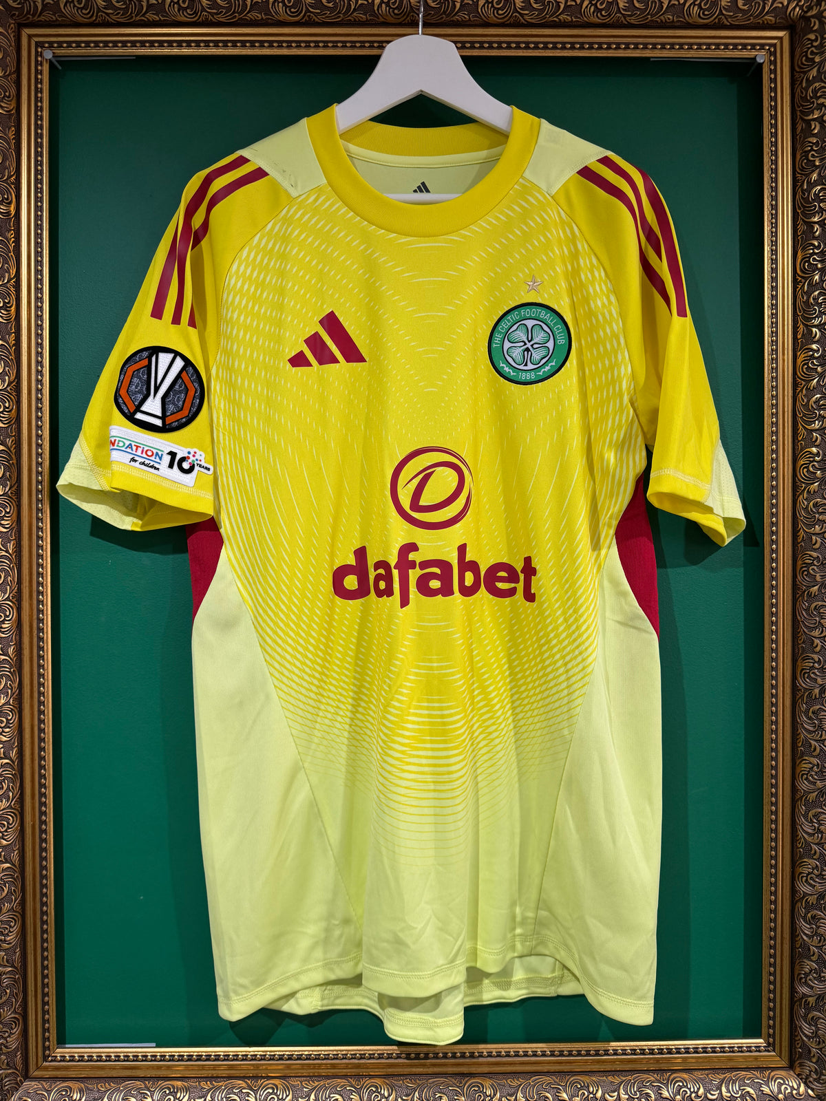 Celtic 2025/26 home goalkeeper shirt large Sinisalo 13 Europa League