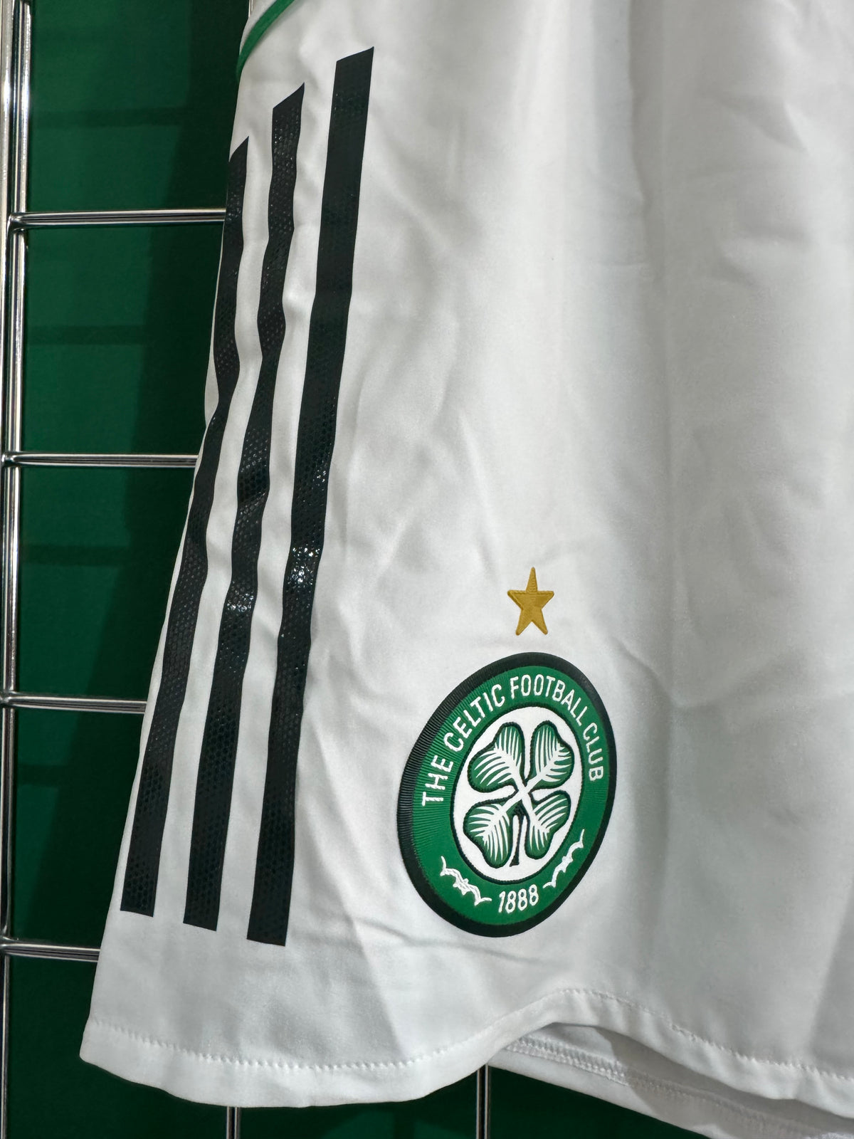 Celtic home match issue shorts large Engels 27
