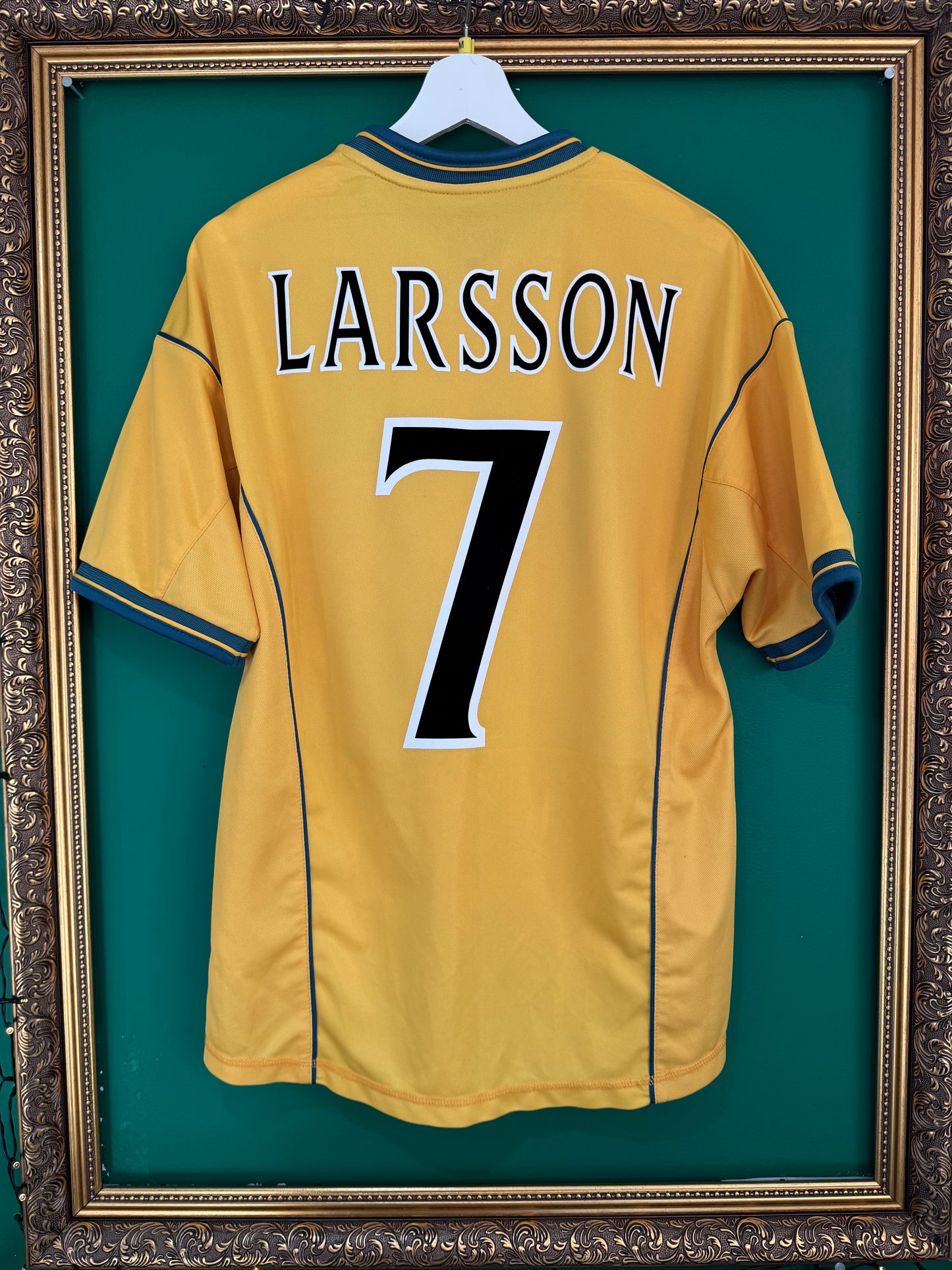 Celtic 2000/02 away medium Larsson 7