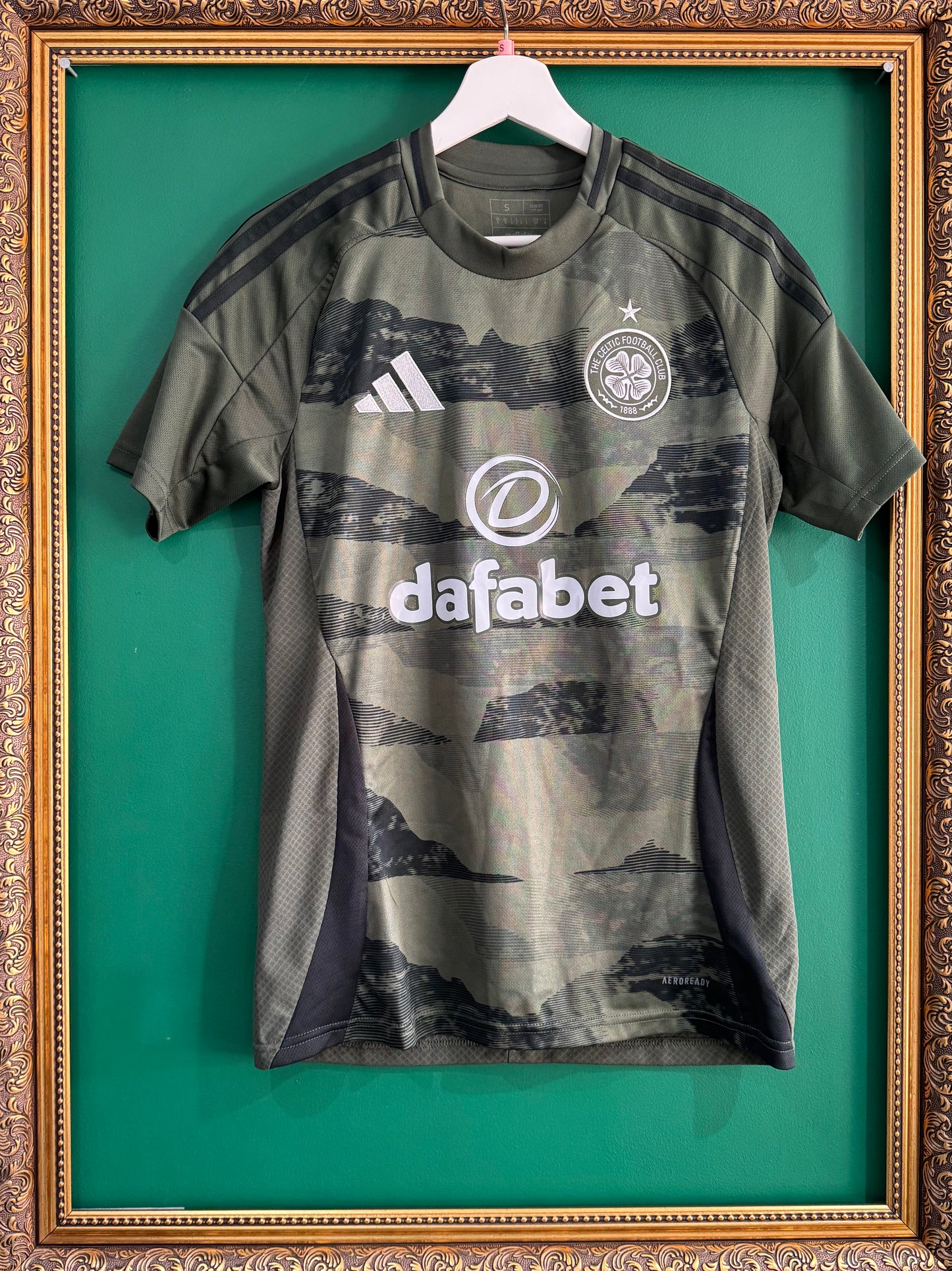 Celtic 2024/25 third shirt small