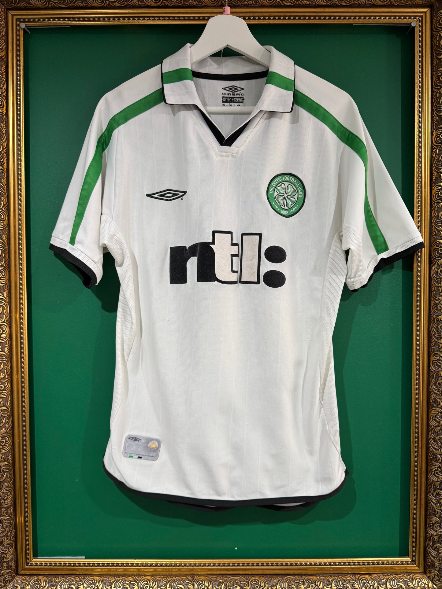 Celtic 2001/02 away shirt small