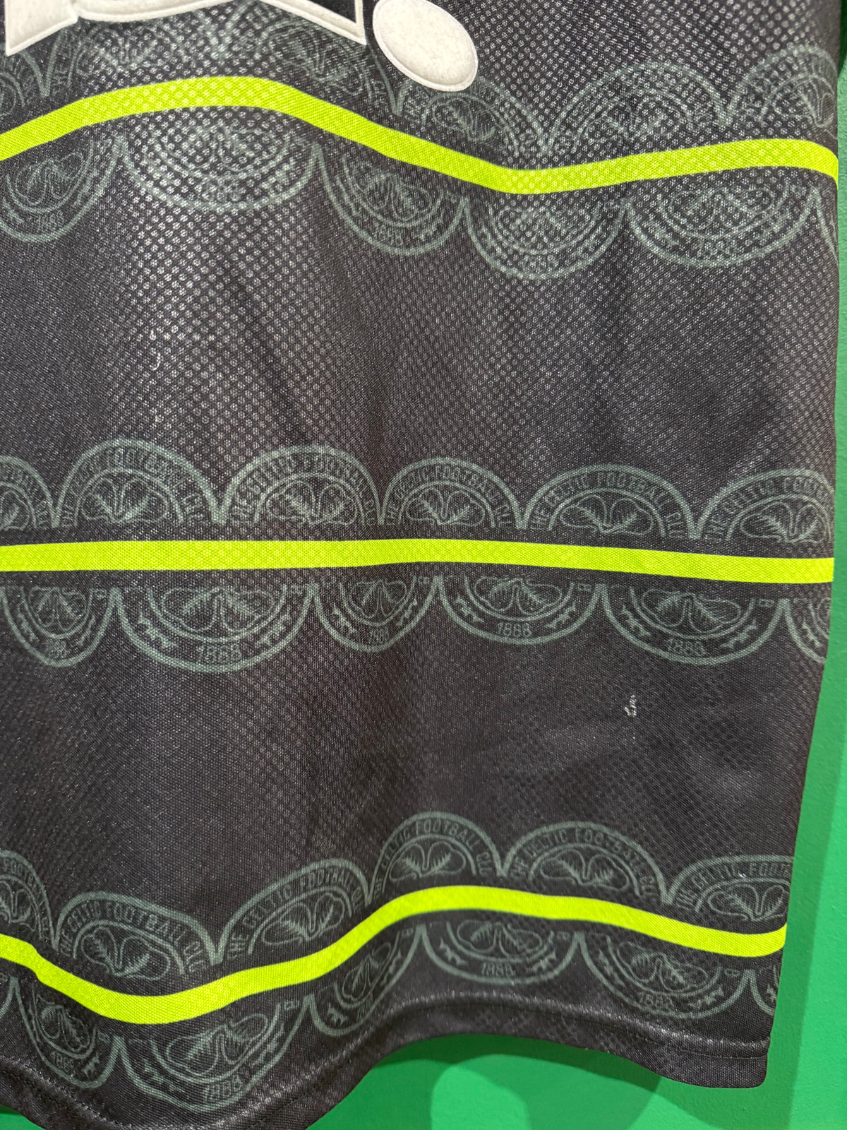 Celtic 1999/00 away shirt medium