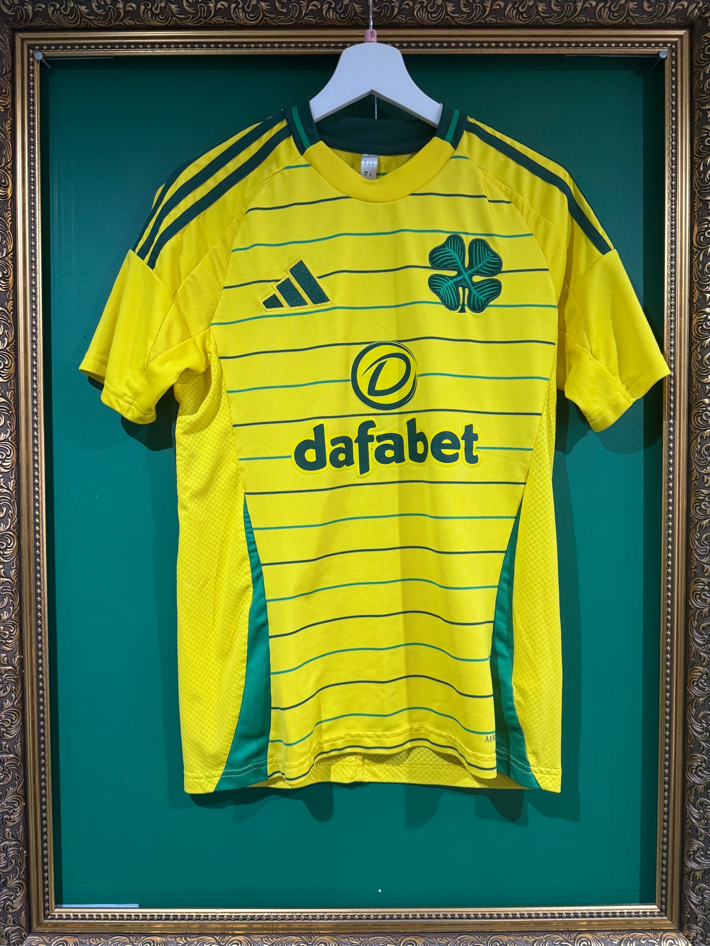 Celtic 2024/25 away shirt small