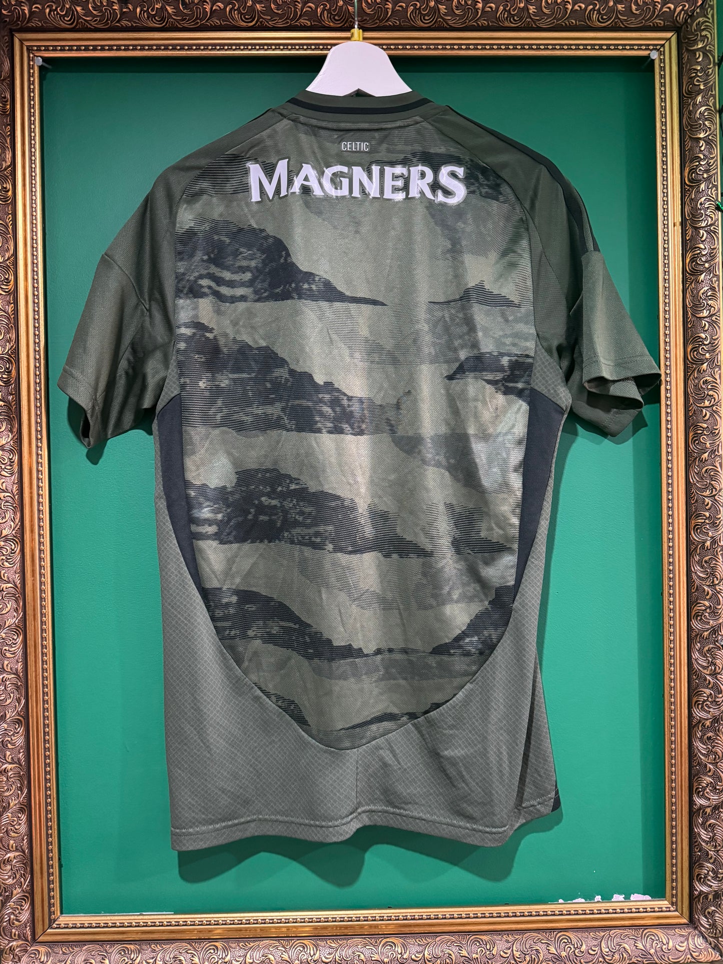 Celtic 2024/25 third shirt medium