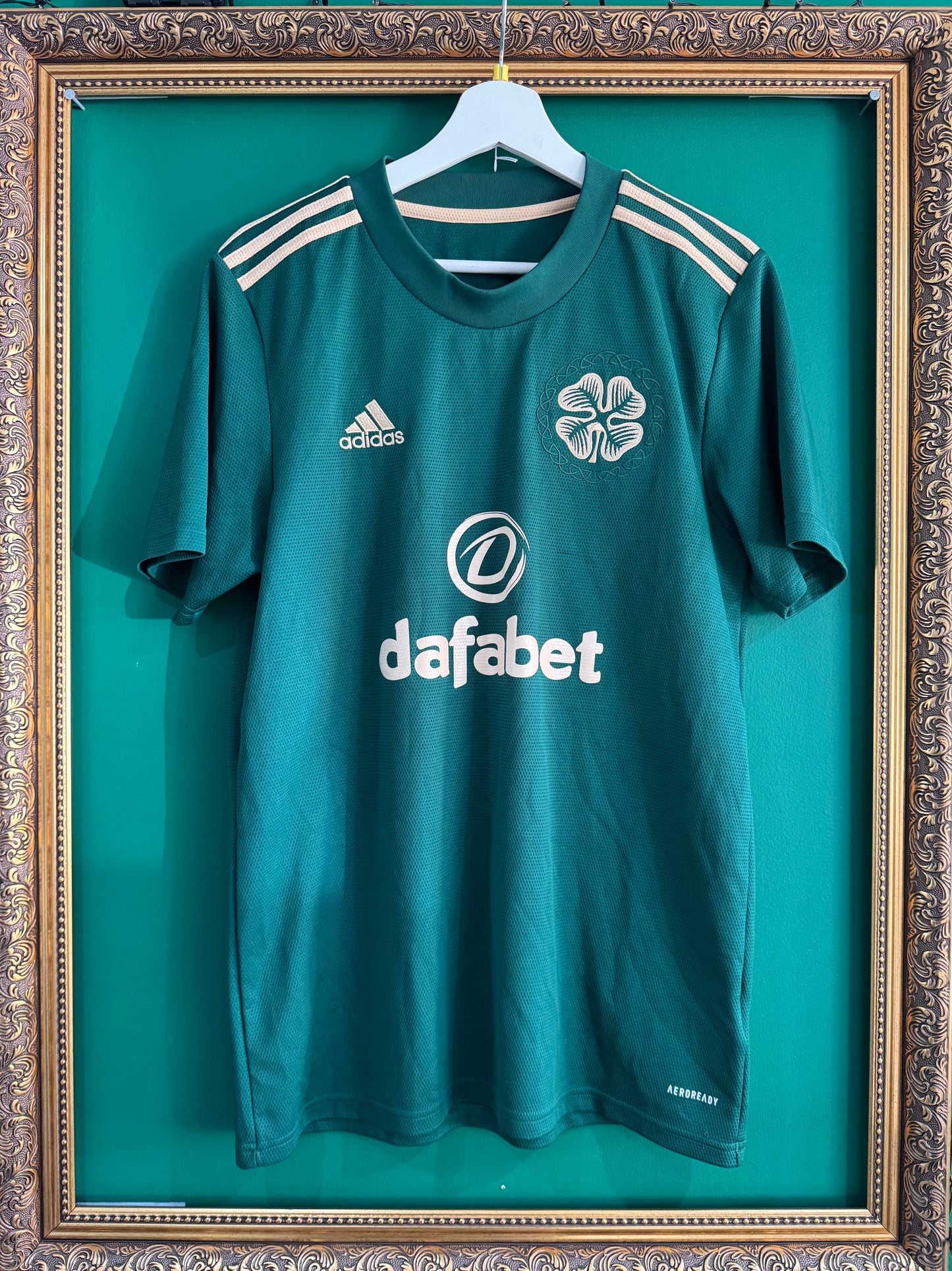 Celtic 2021/22 away shirt medium