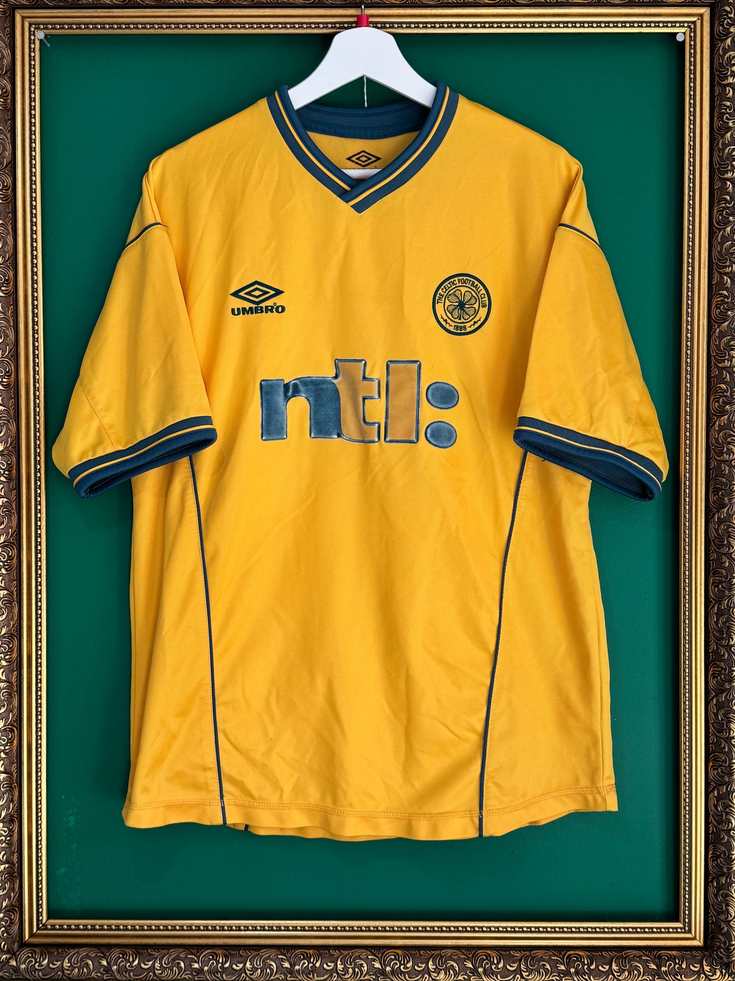 Celtic 2000/01 away large Petta 15