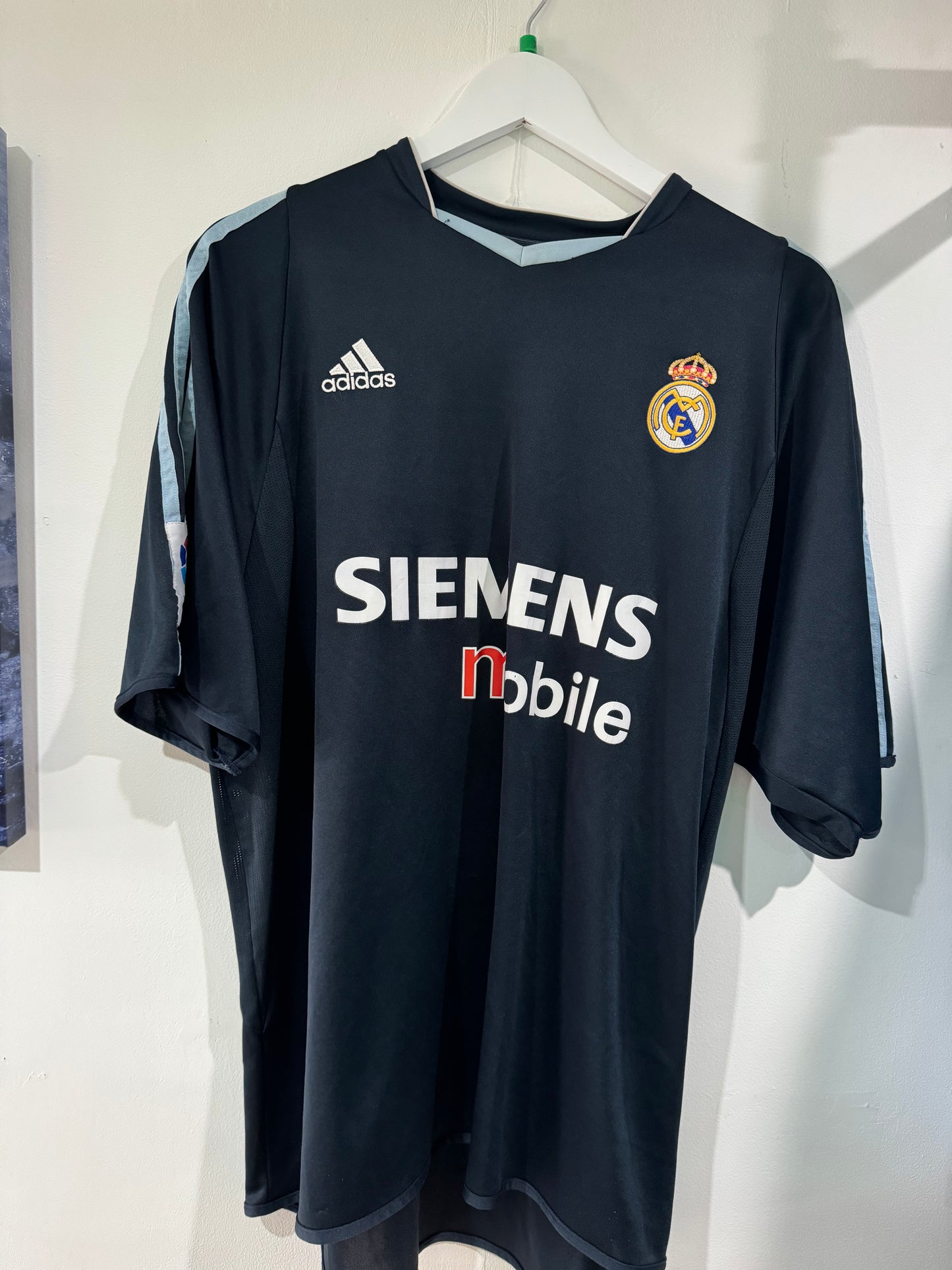 Real Madrid 2003/04 away xlarge