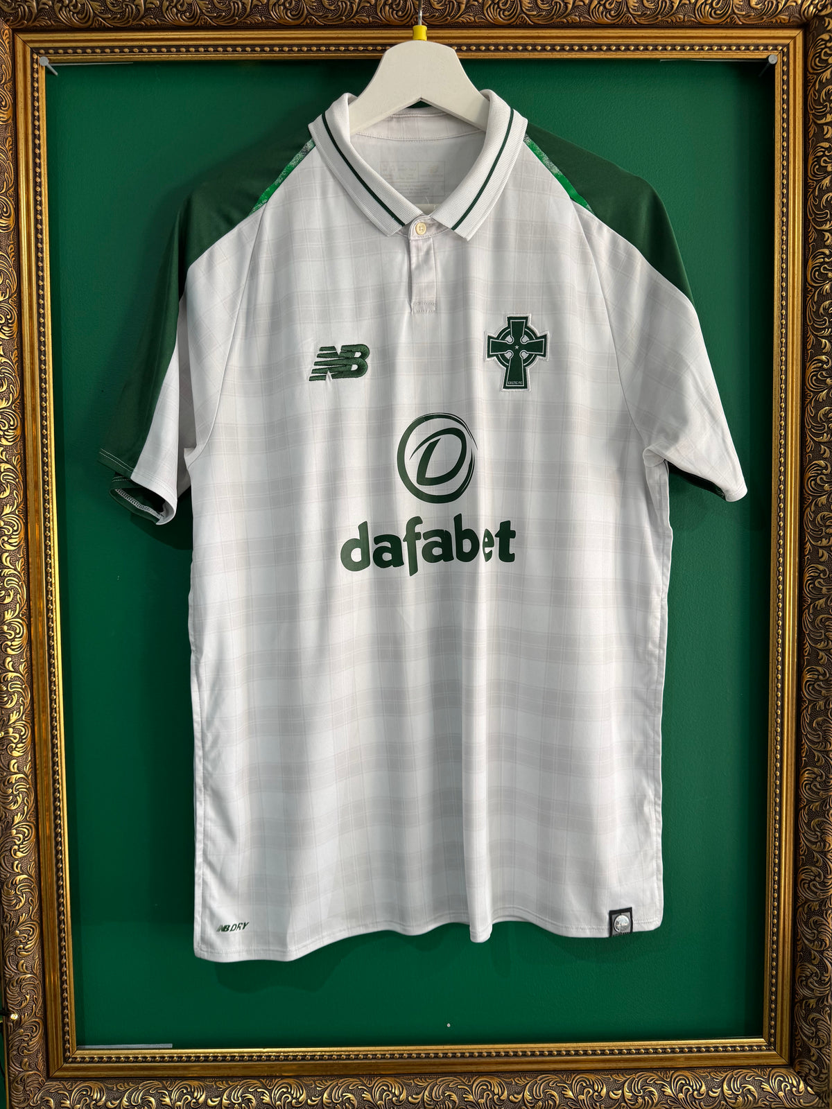 Celtic 2018/19 away shirt medium