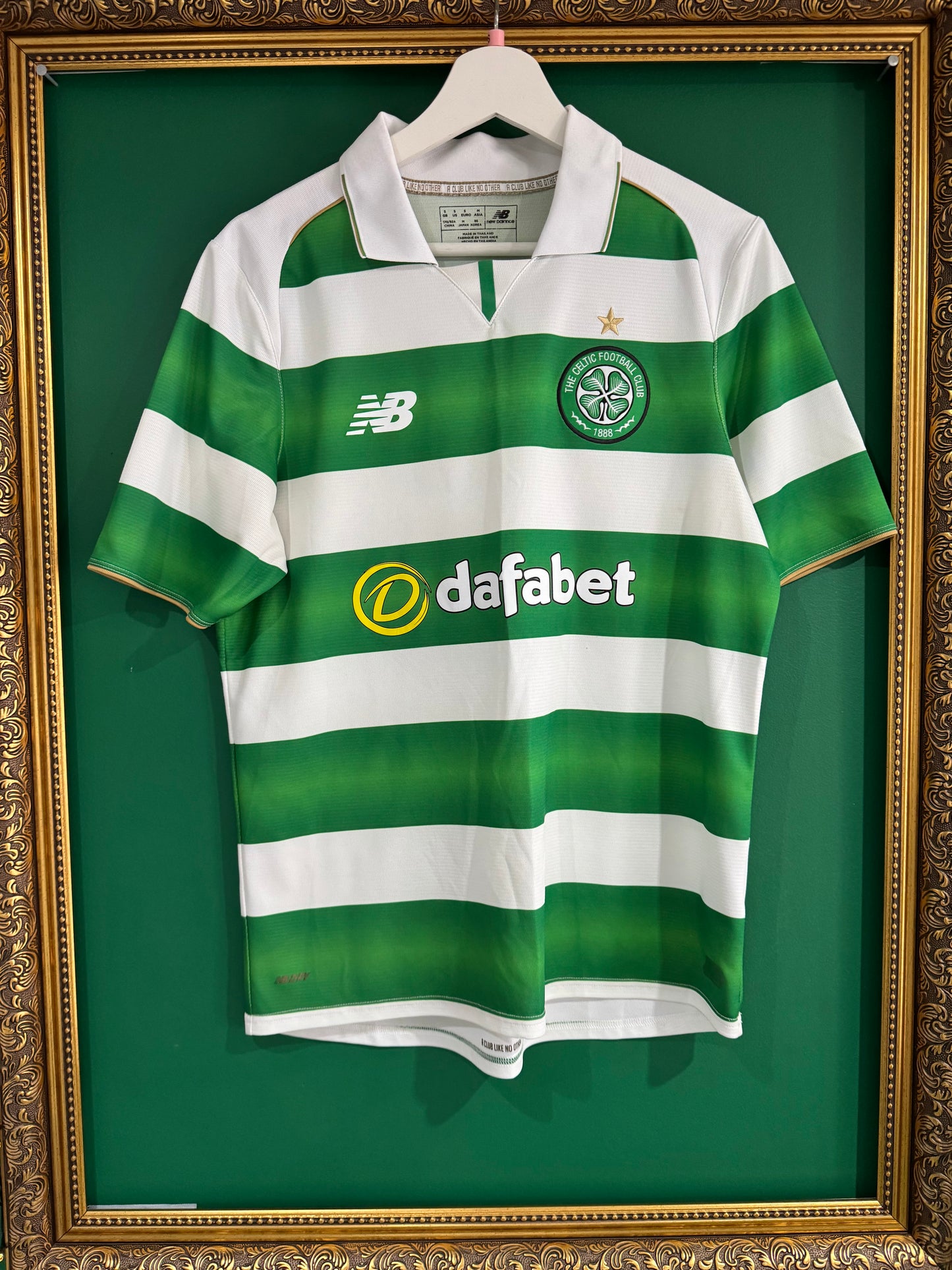 Celtic 2016/17 home shirt small Rogic 18