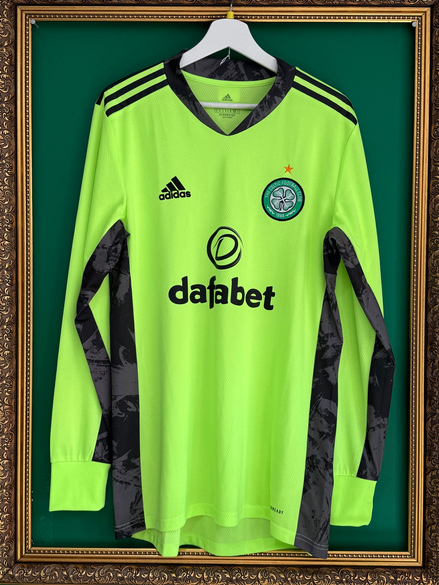 Celtic 2020/21 away goalkeeper medium