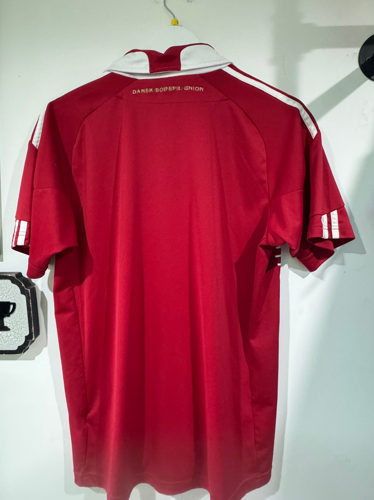Denmark 2010 home shirt medium