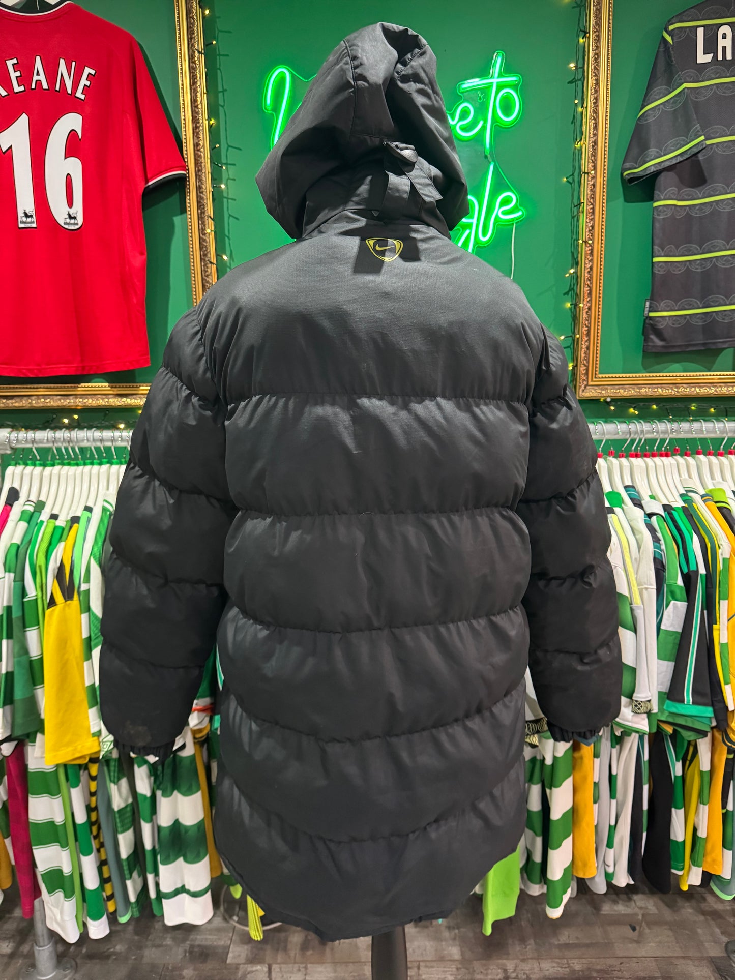 Celtic padded puffer coach jacket large Nike