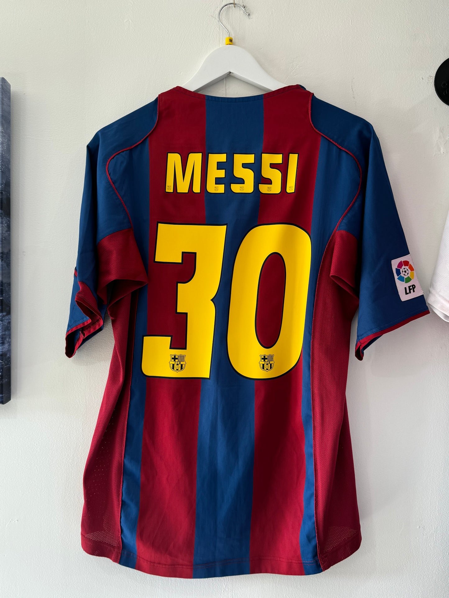 Barcelona 2004/05 home medium Messi 30