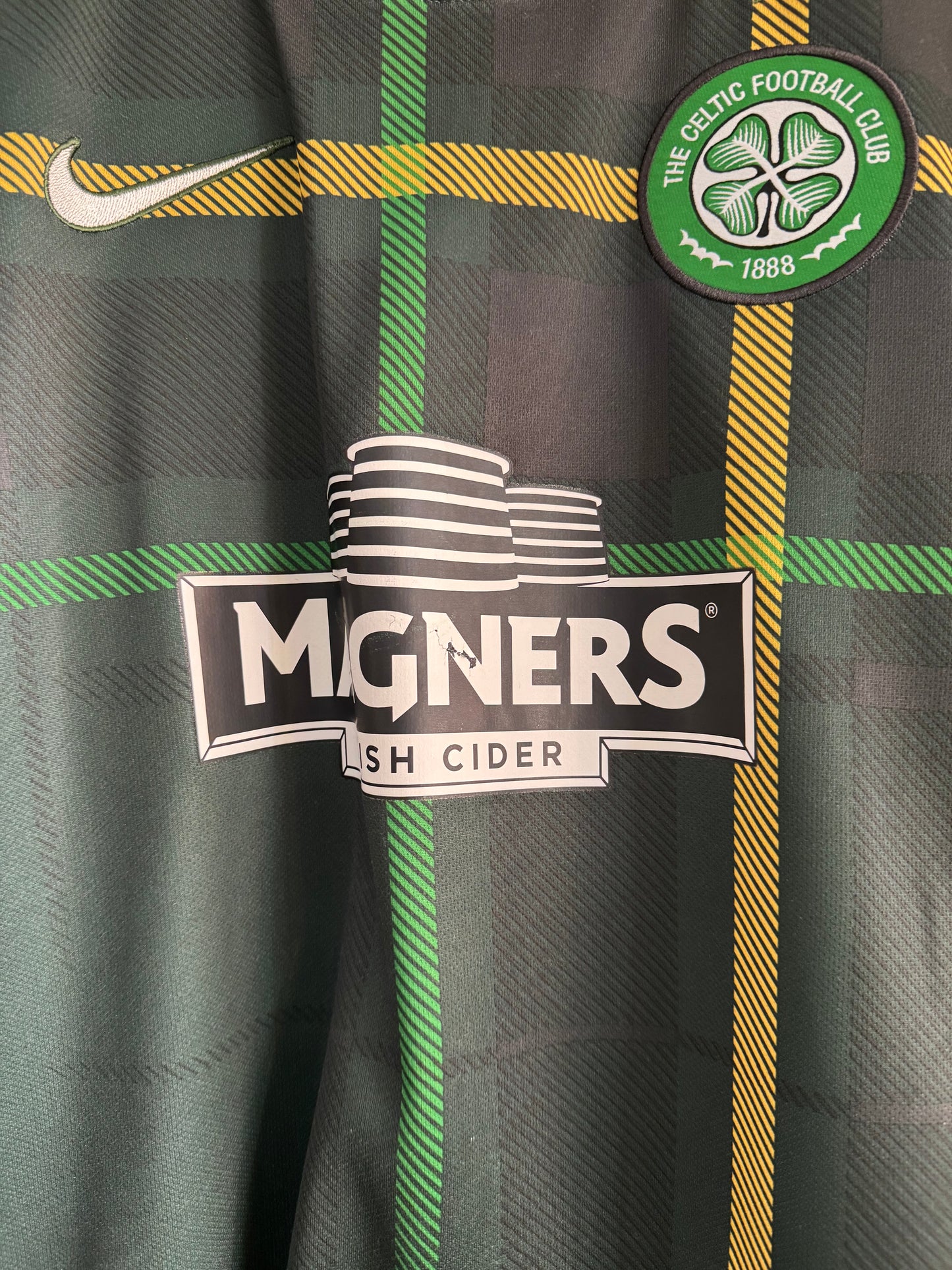 Celtic 2014/15 away shirt small