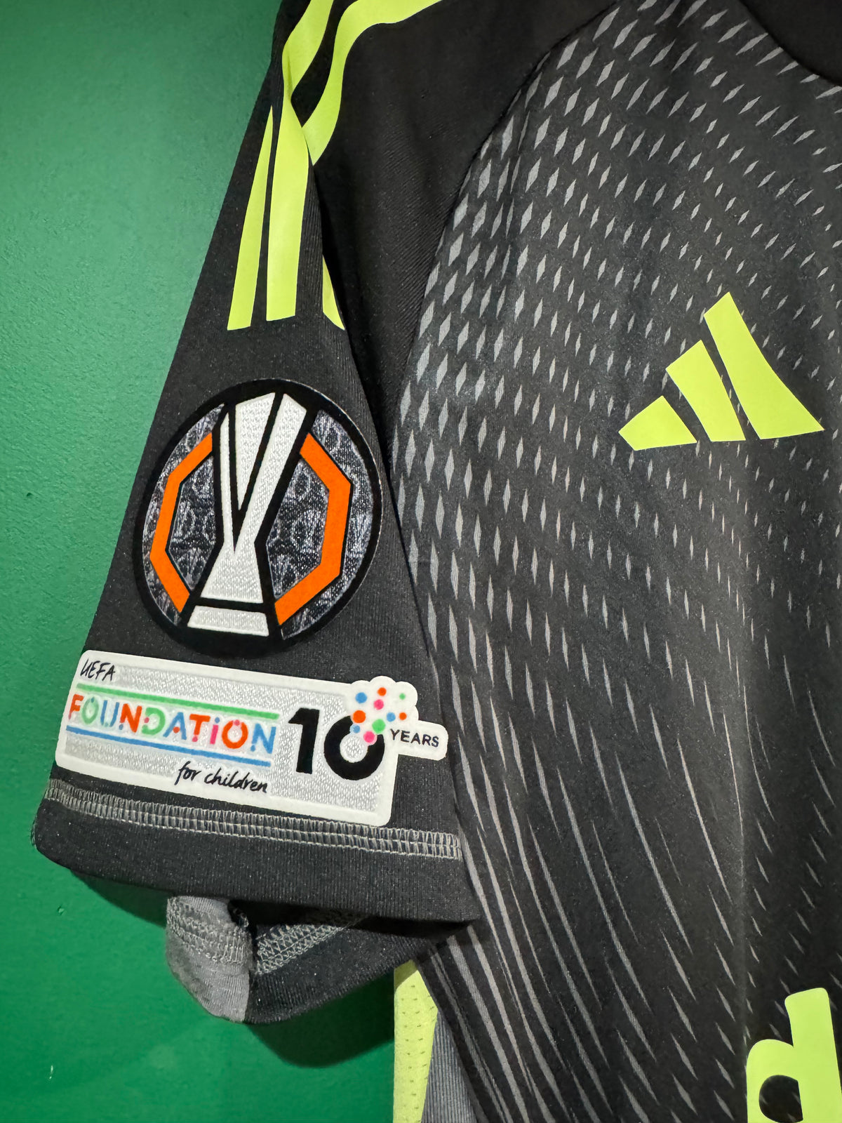 Celtic 2025/26 third goalkeeper shirt large Sinisalo 13 Europa League
