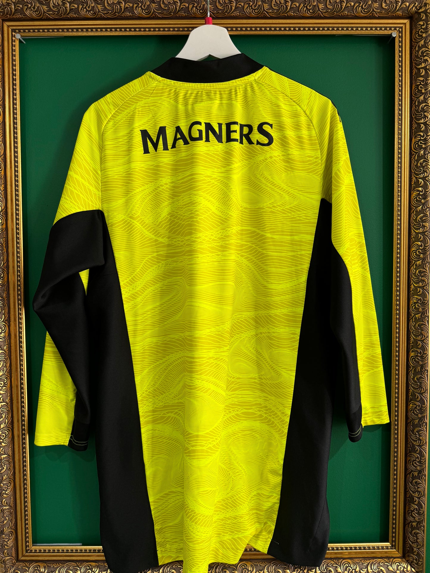 Celtic 2021/22 gk home large