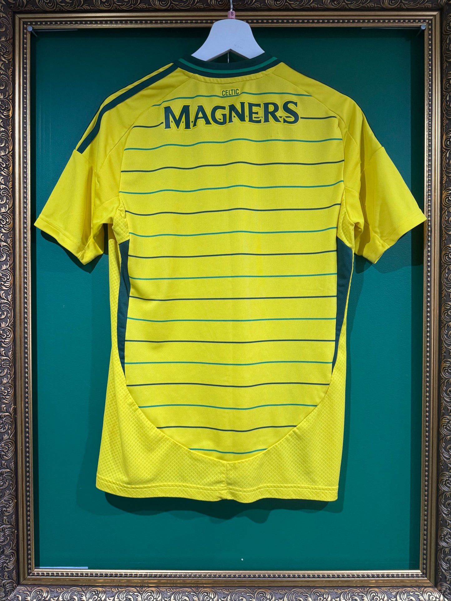 Celtic 2024/25 away shirt small