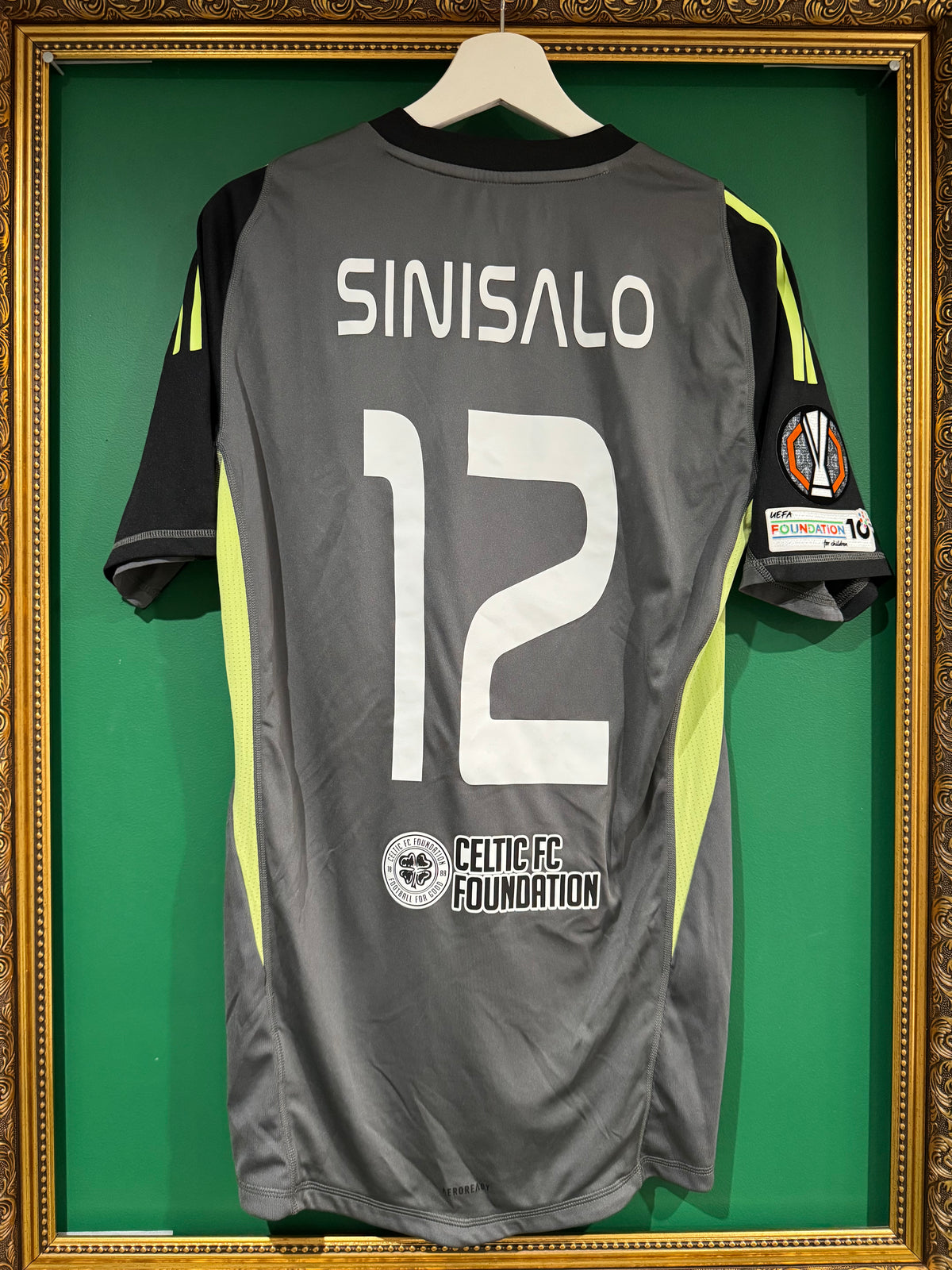 Celtic 2025/26 third goalkeeper shirt large Sinisalo 13 Europa League