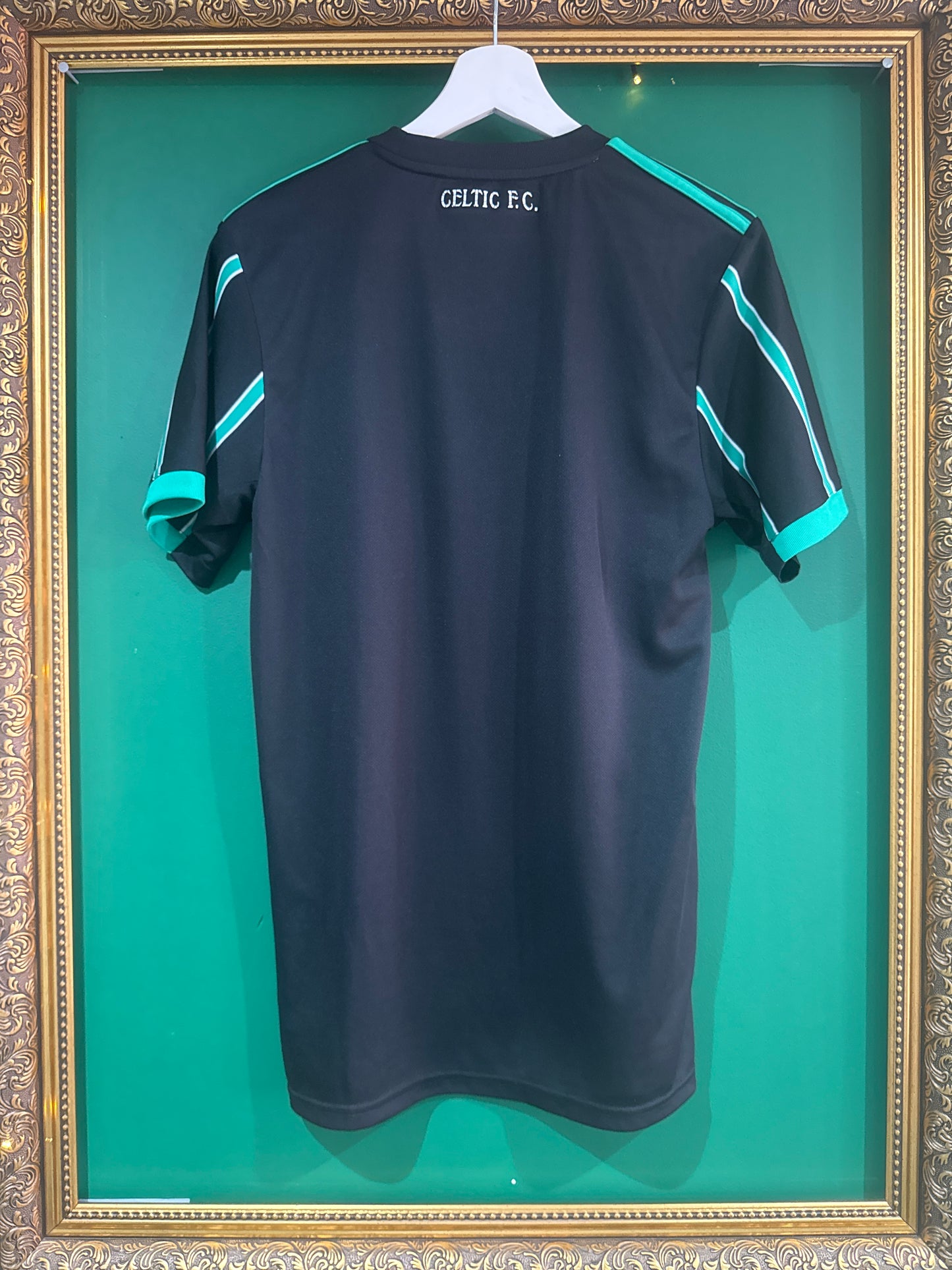 Celtic 2022/23 away shirt small unsponsored