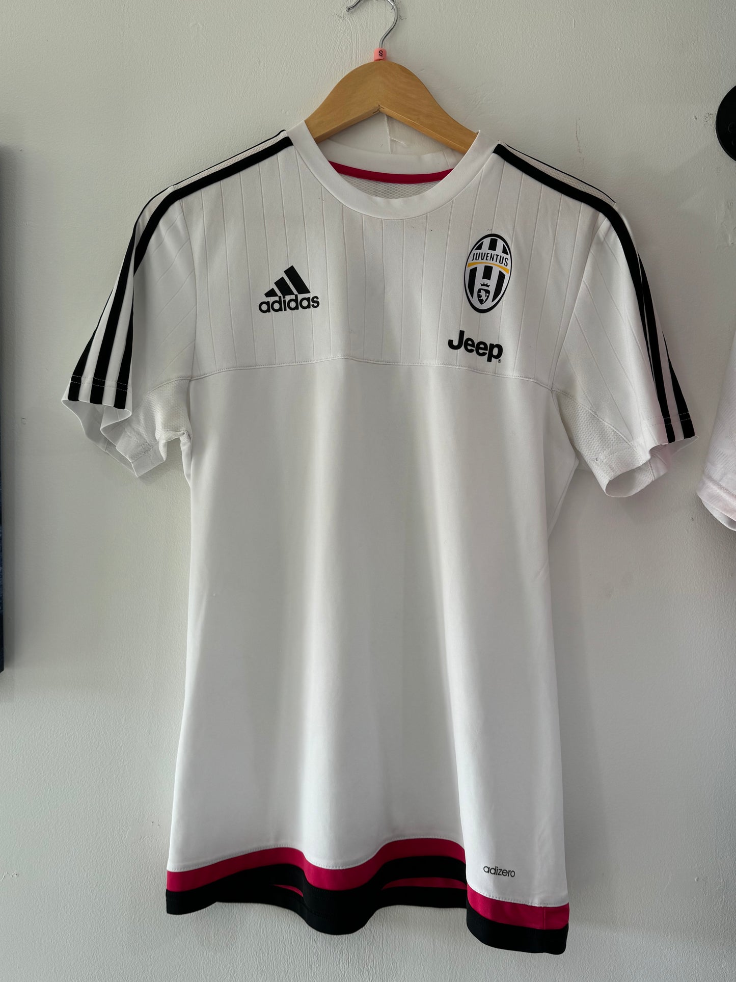 Juventus training shirt small