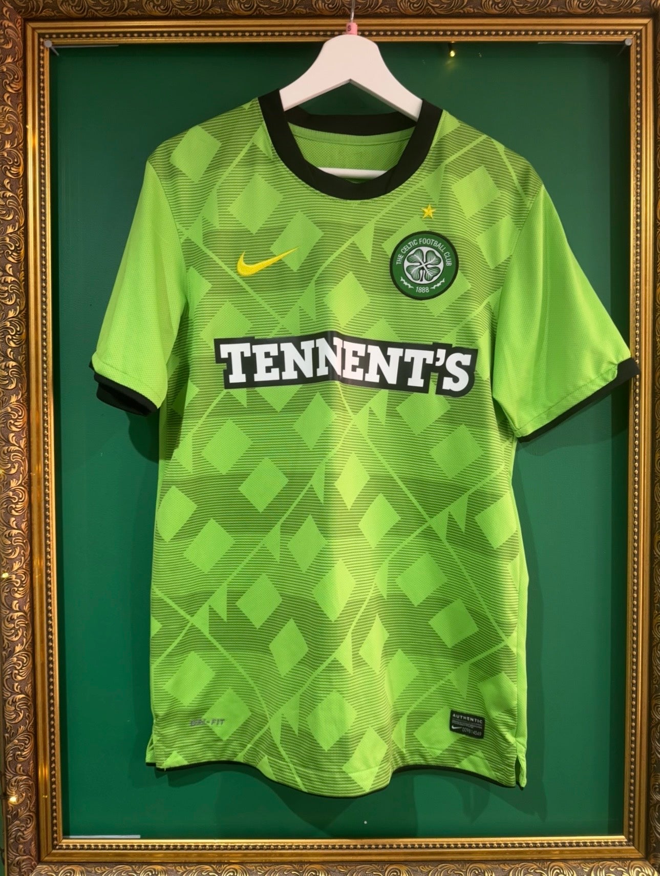 Celtic 2010/11 away shirt small Emilio 3